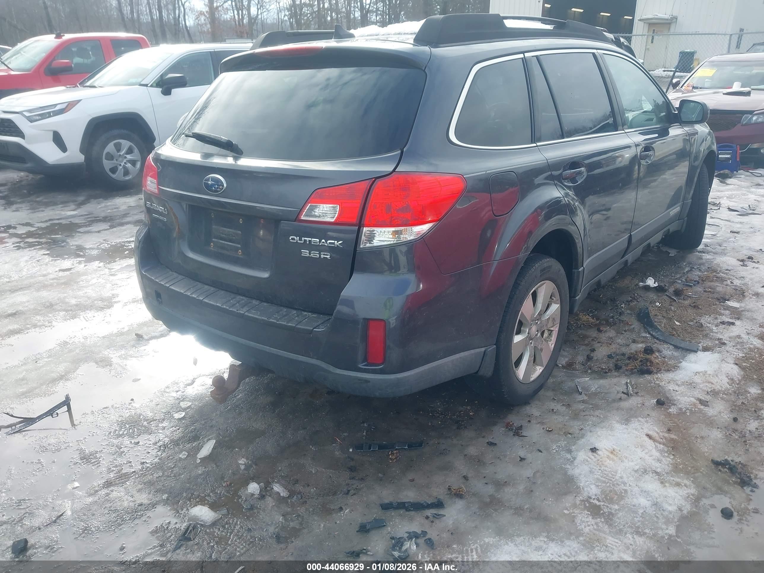 SUBARU OUTBACK image 4