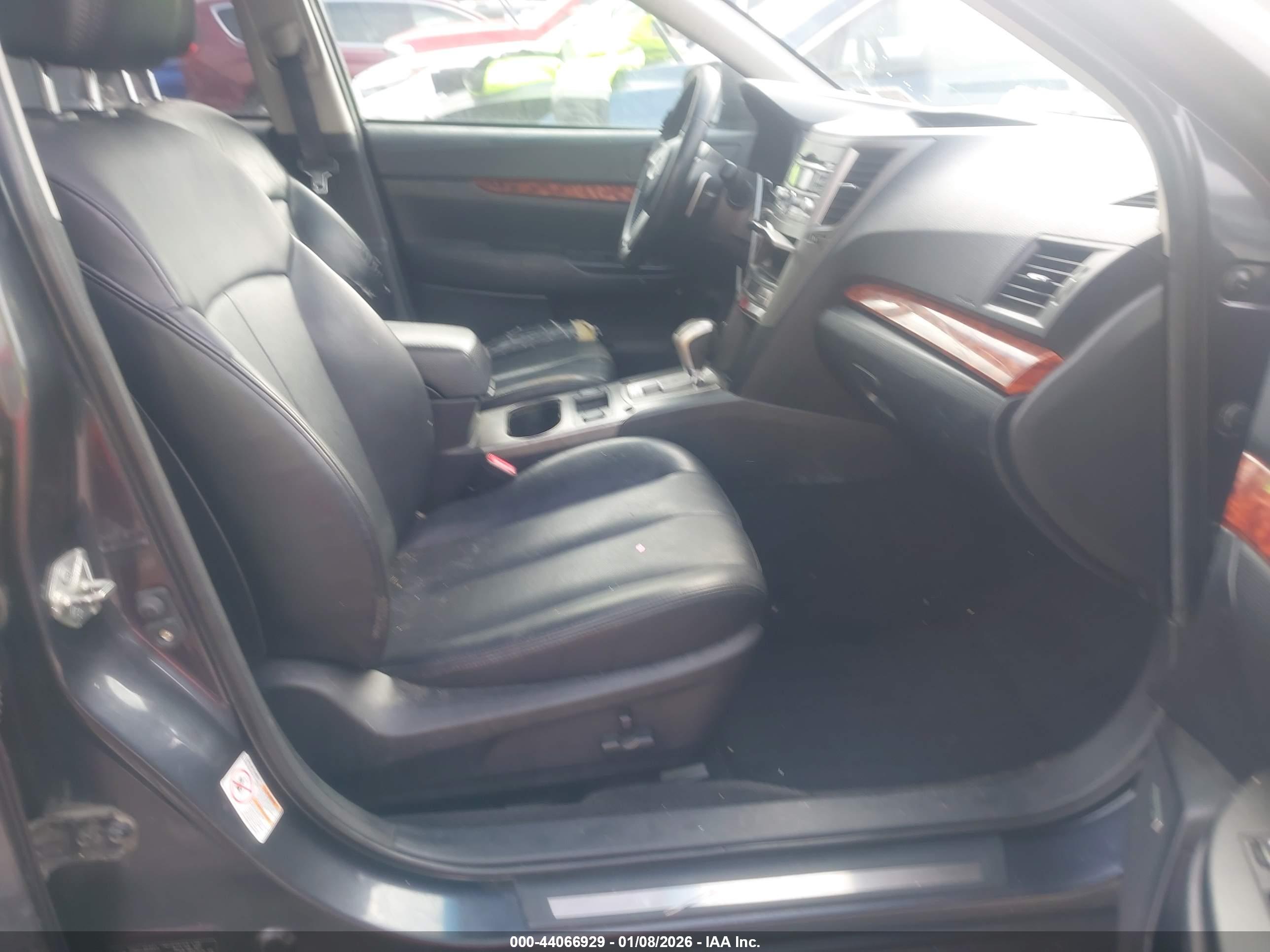 SUBARU OUTBACK image 5