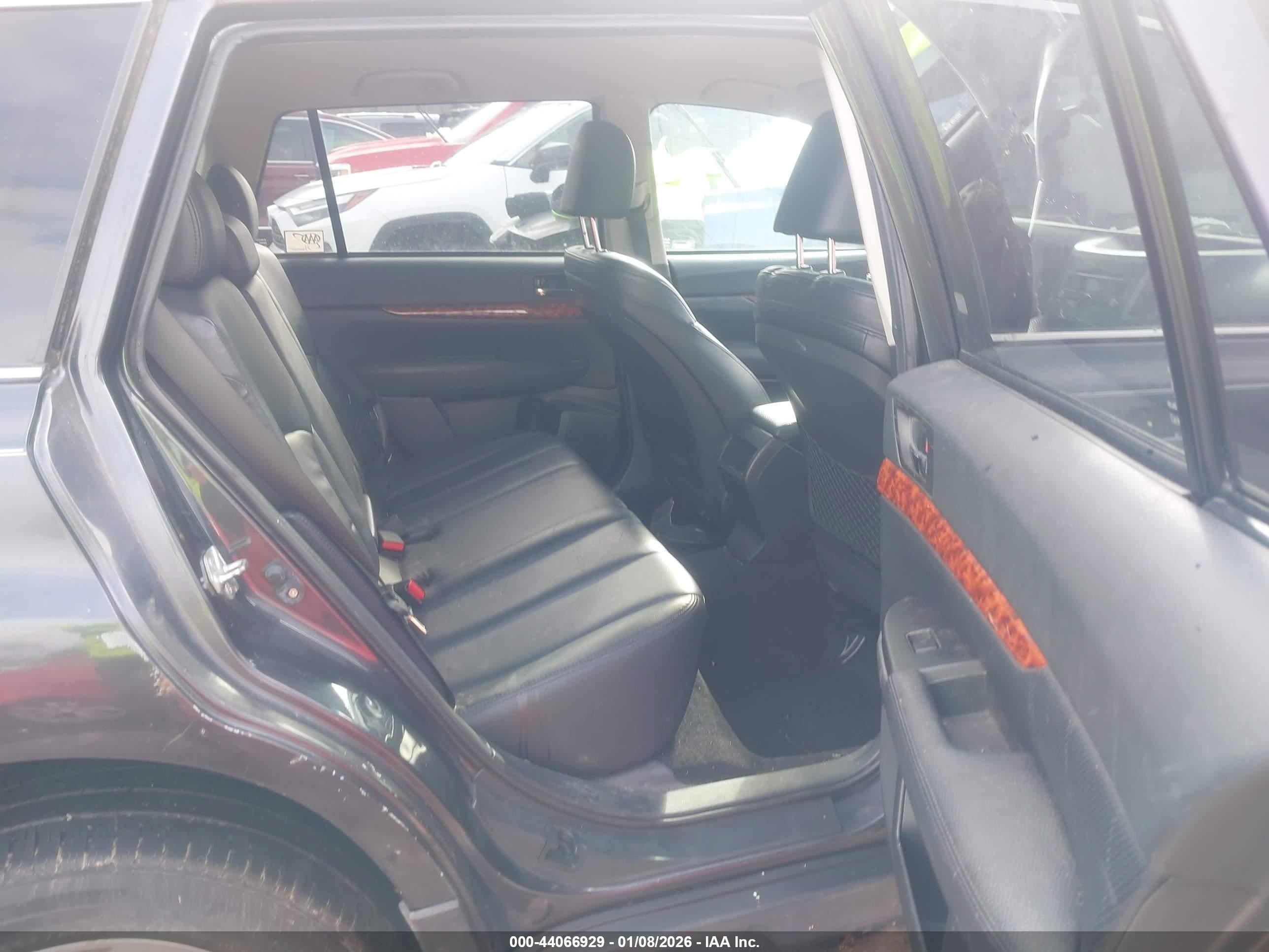 SUBARU OUTBACK image 8