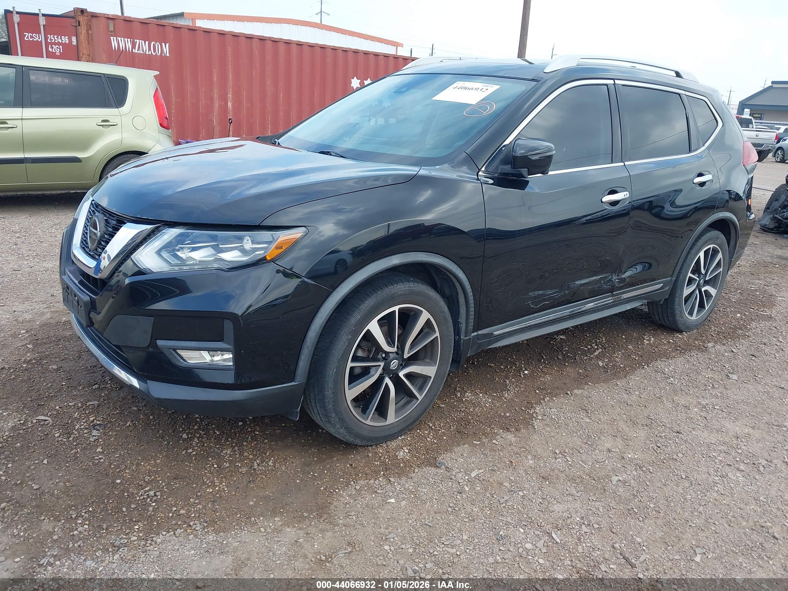 NISSAN ROGUE image 2