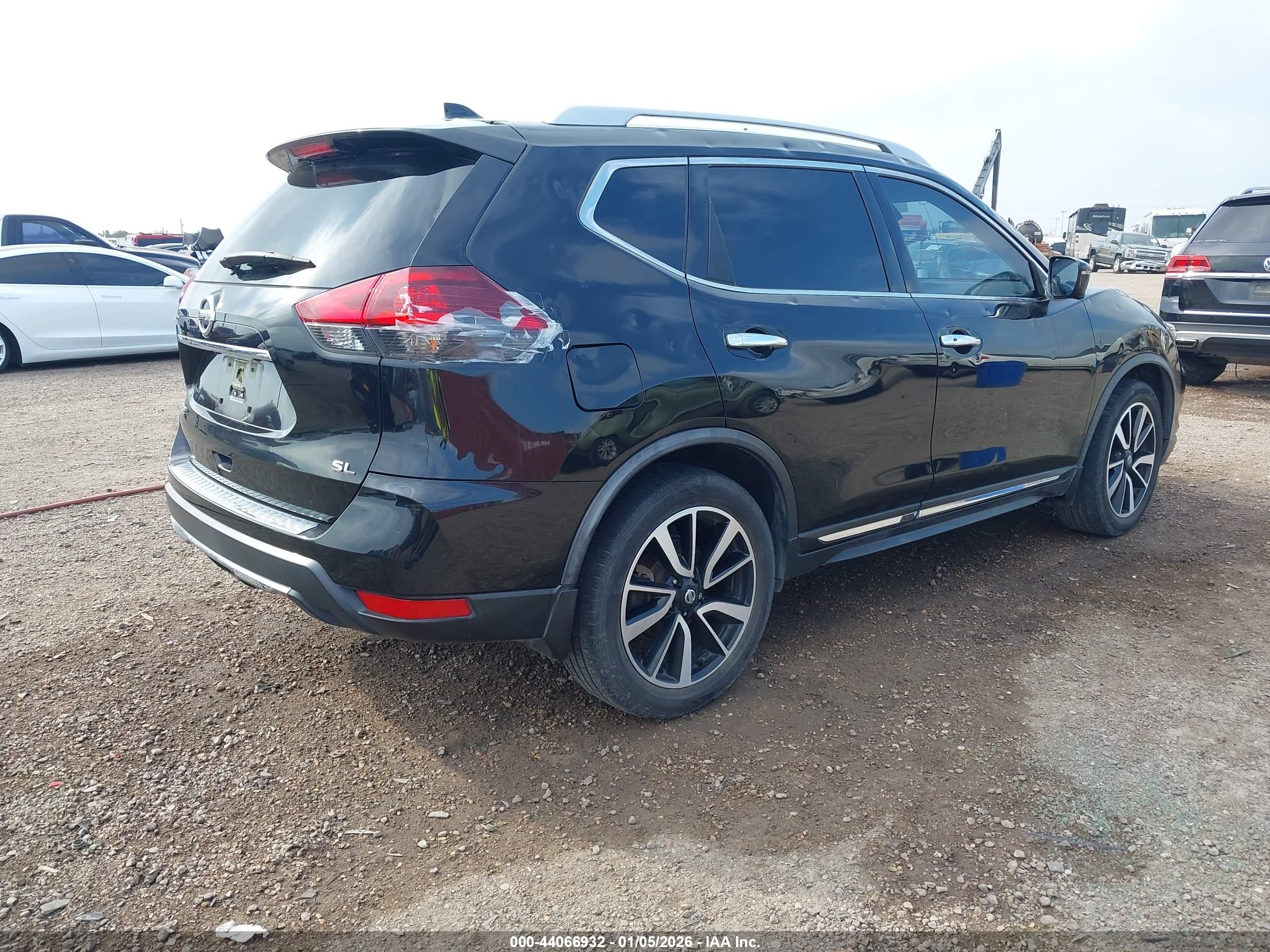 NISSAN ROGUE image 4