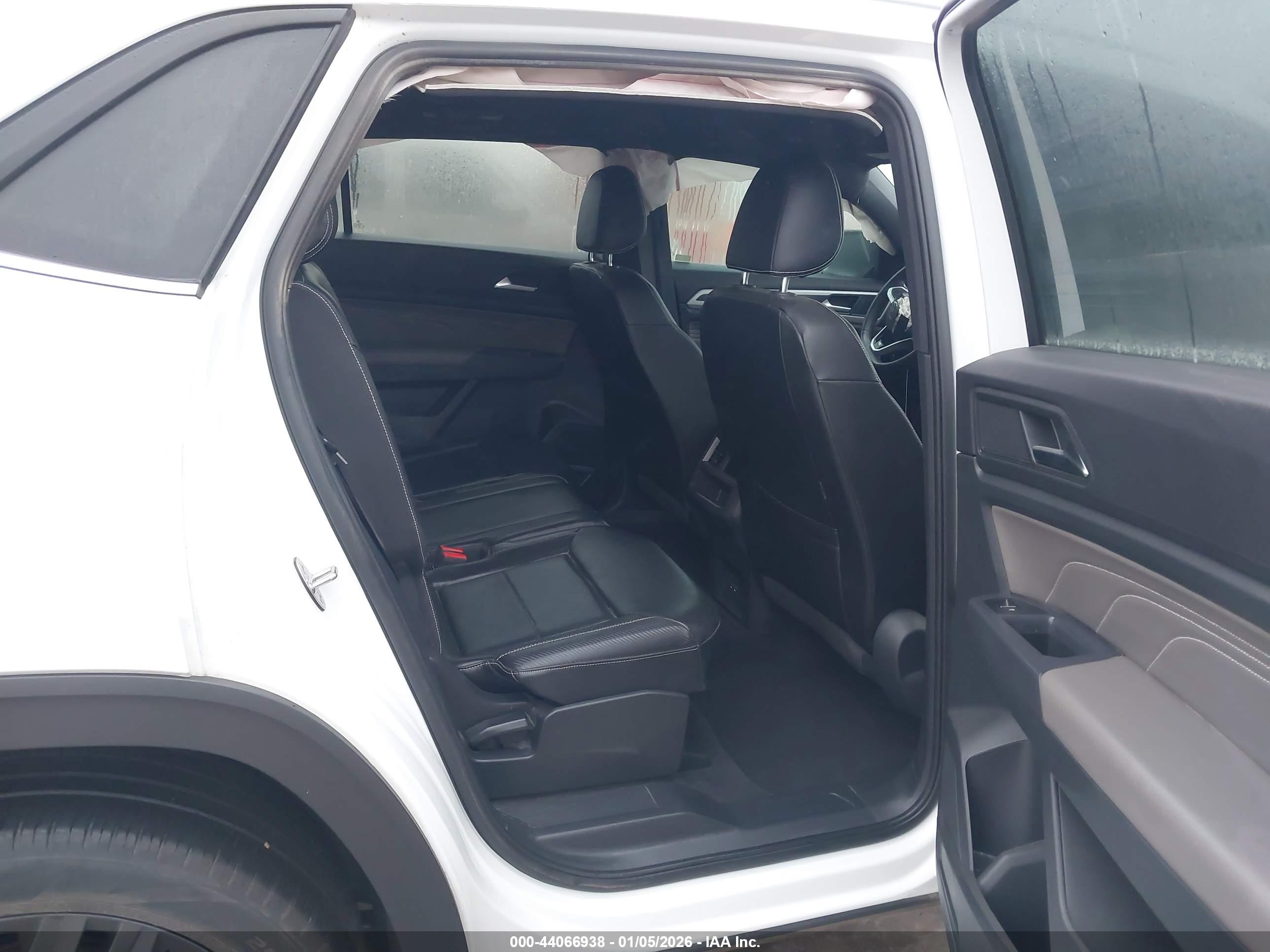 VOLKSWAGEN ATLAS image 8