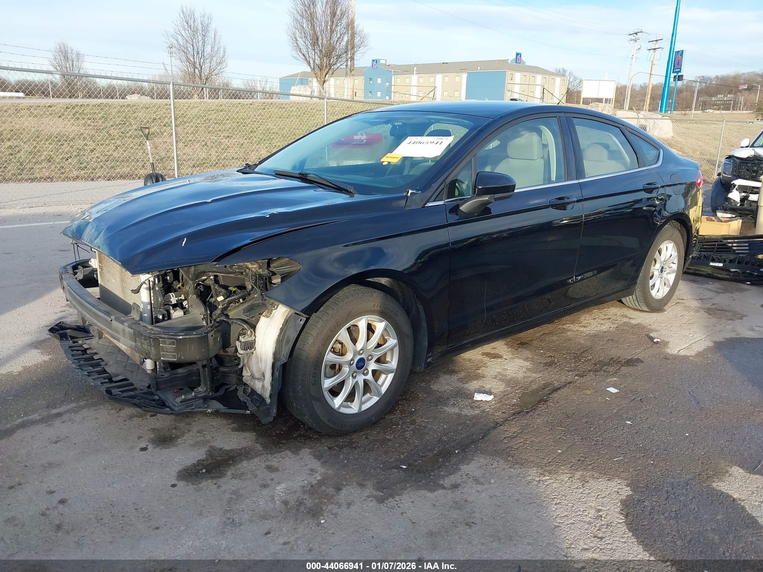 FORD FUSION image 2