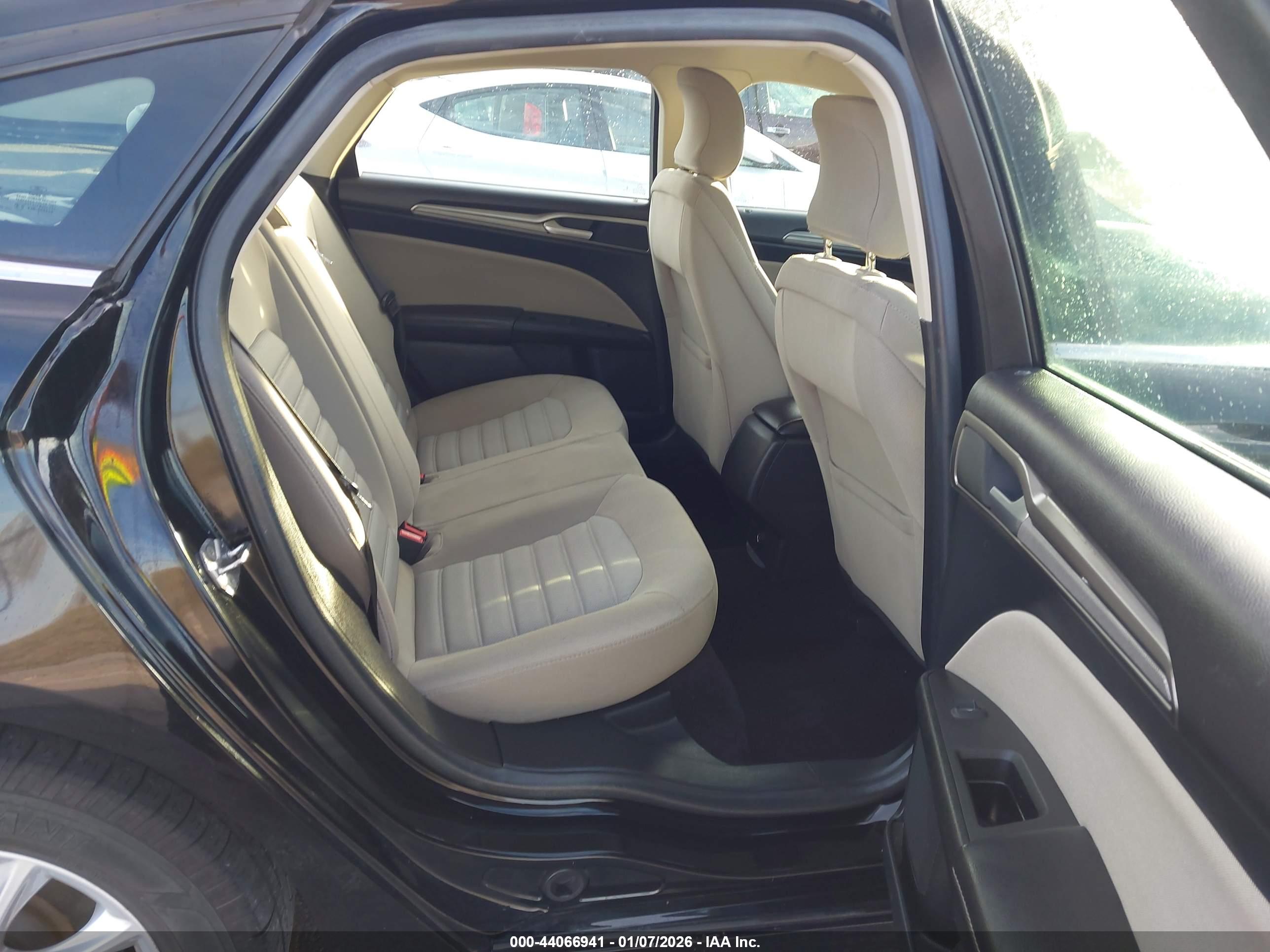 FORD FUSION image 8