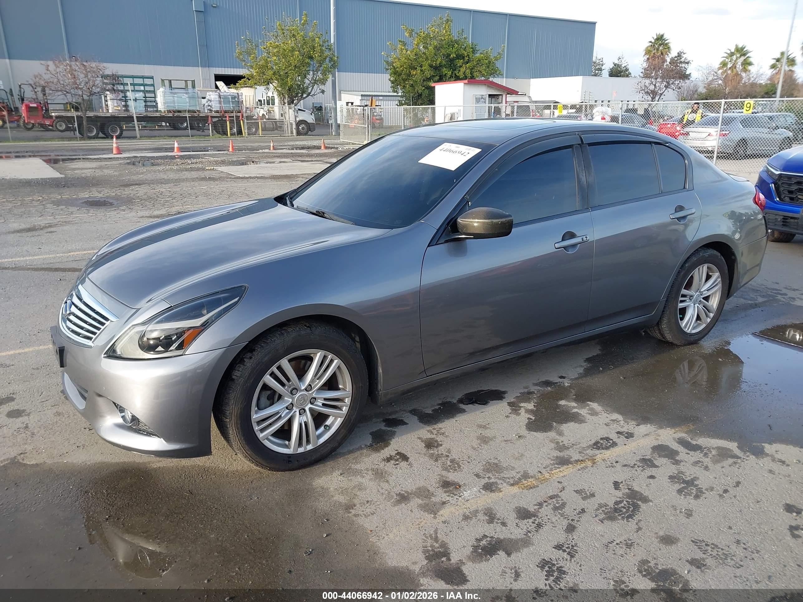 INFINITI G25 image 2