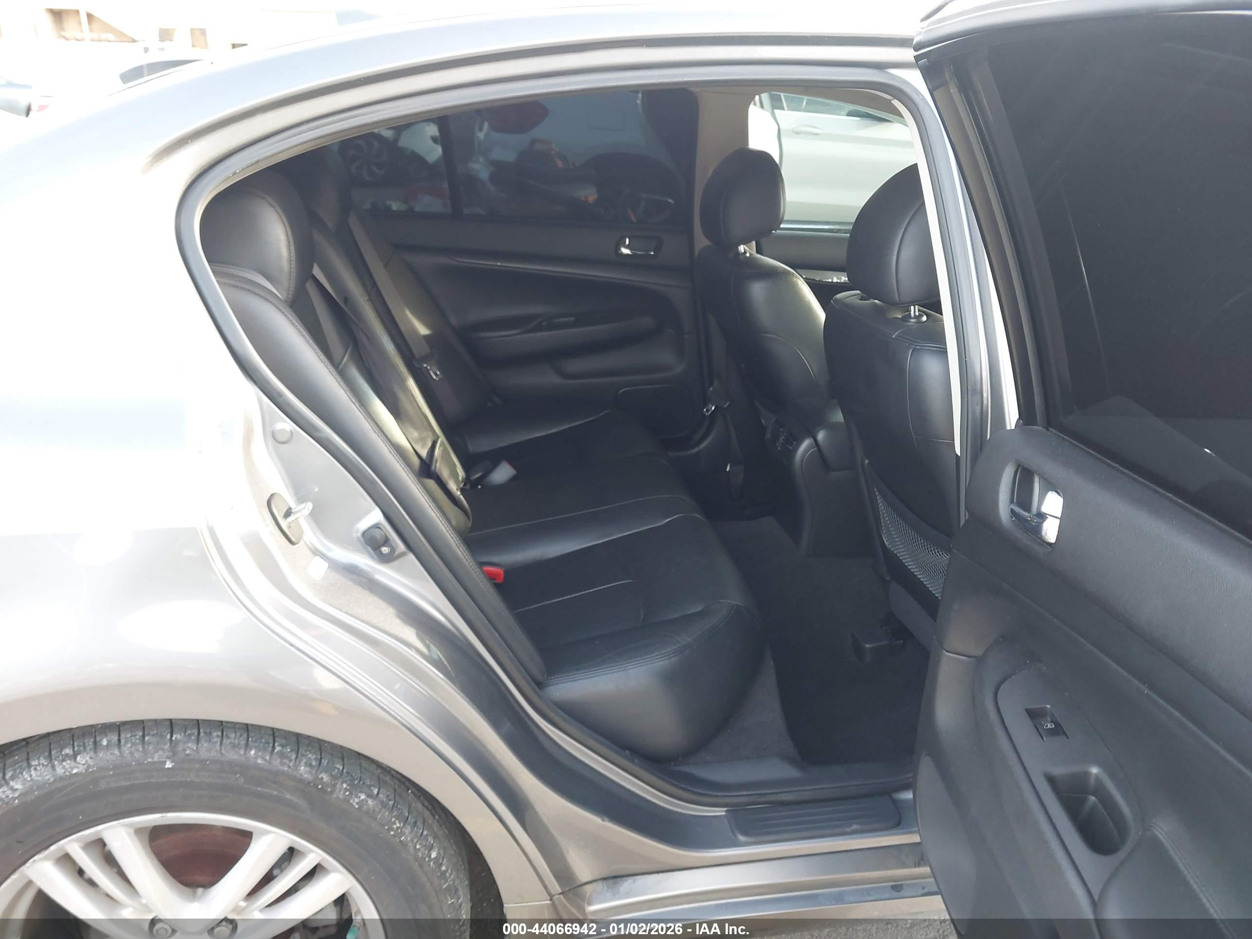 INFINITI G25 image 8