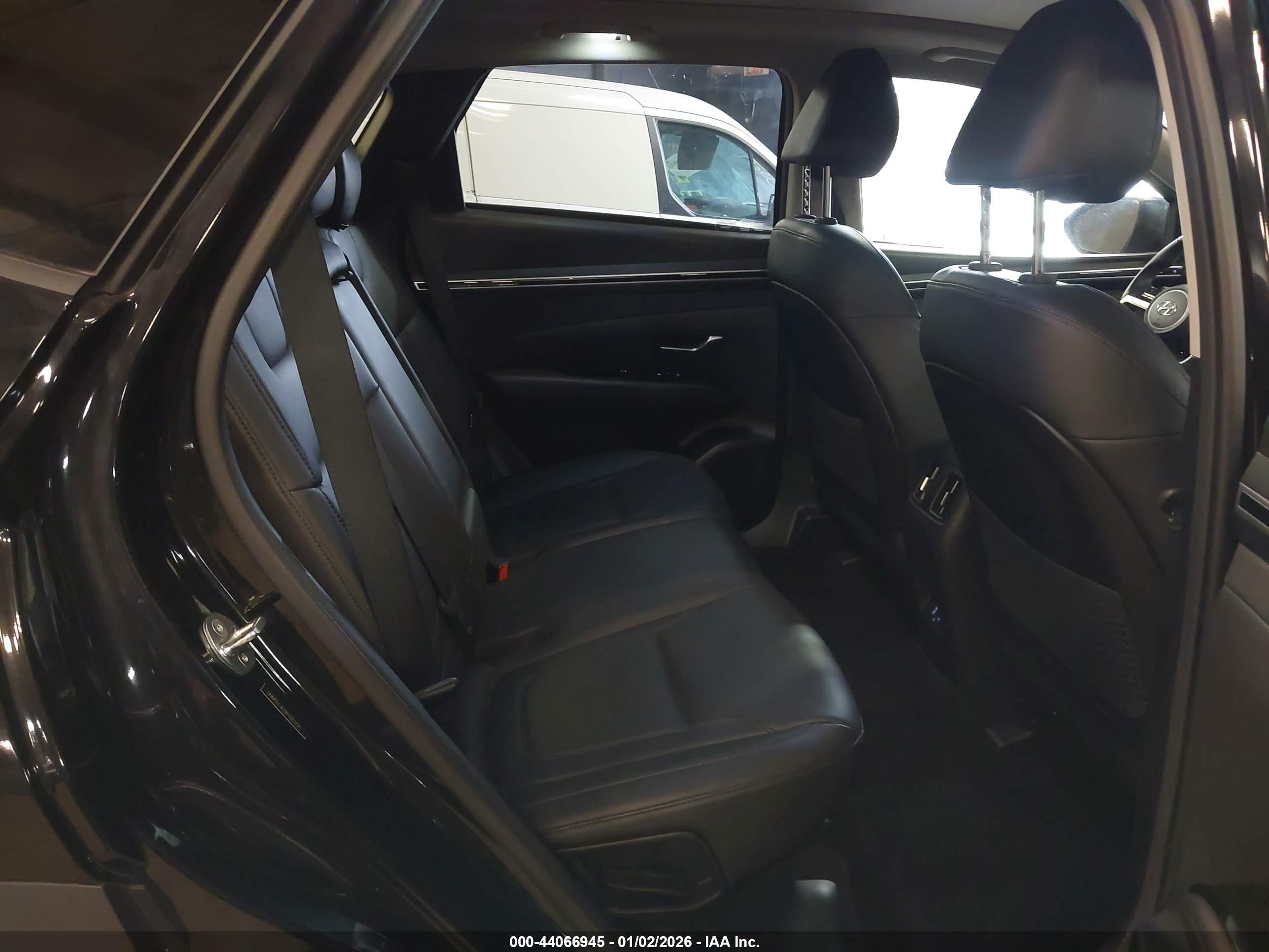 HYUNDAI TUCSON image 8