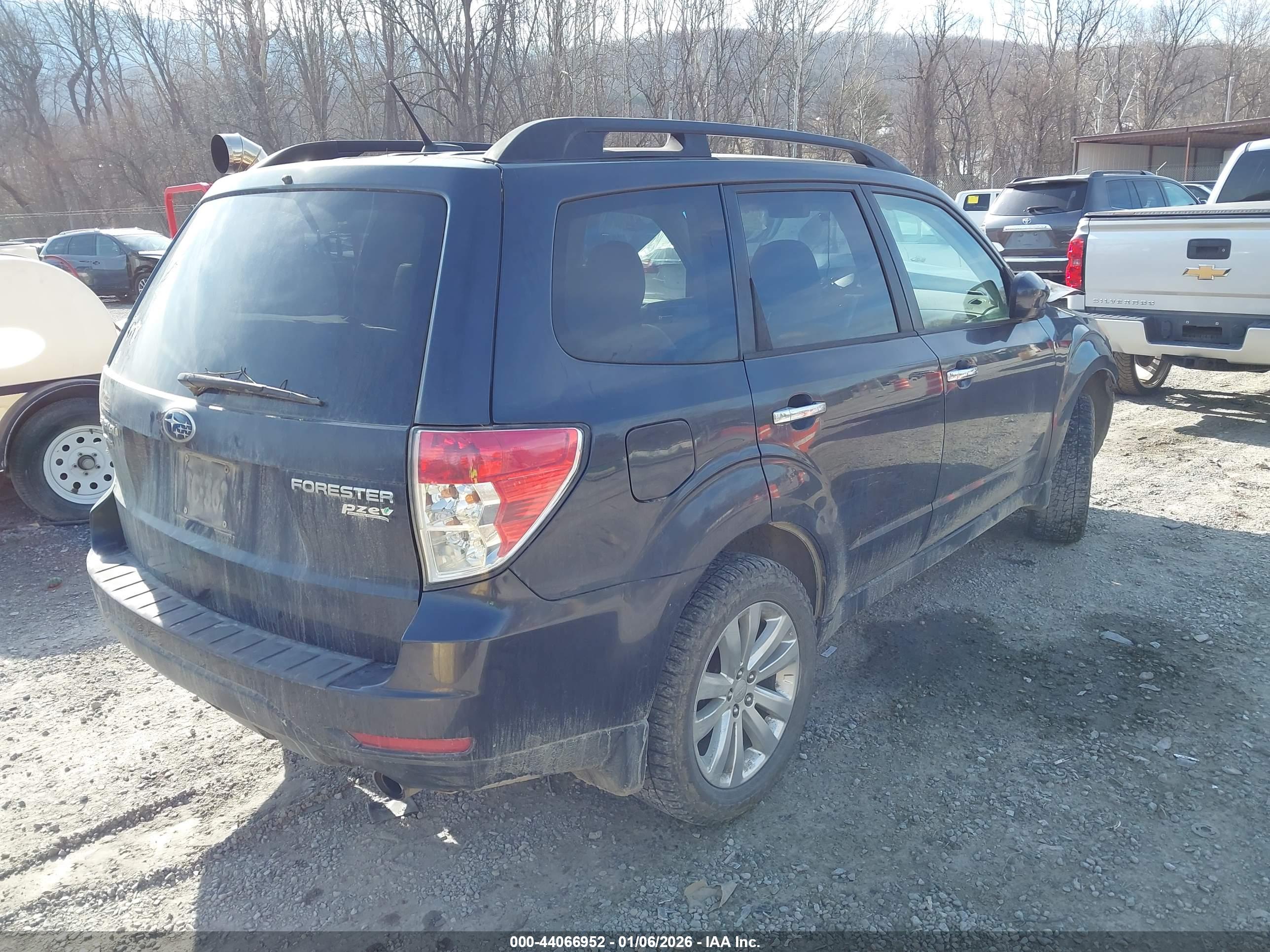 SUBARU FORESTER image 4