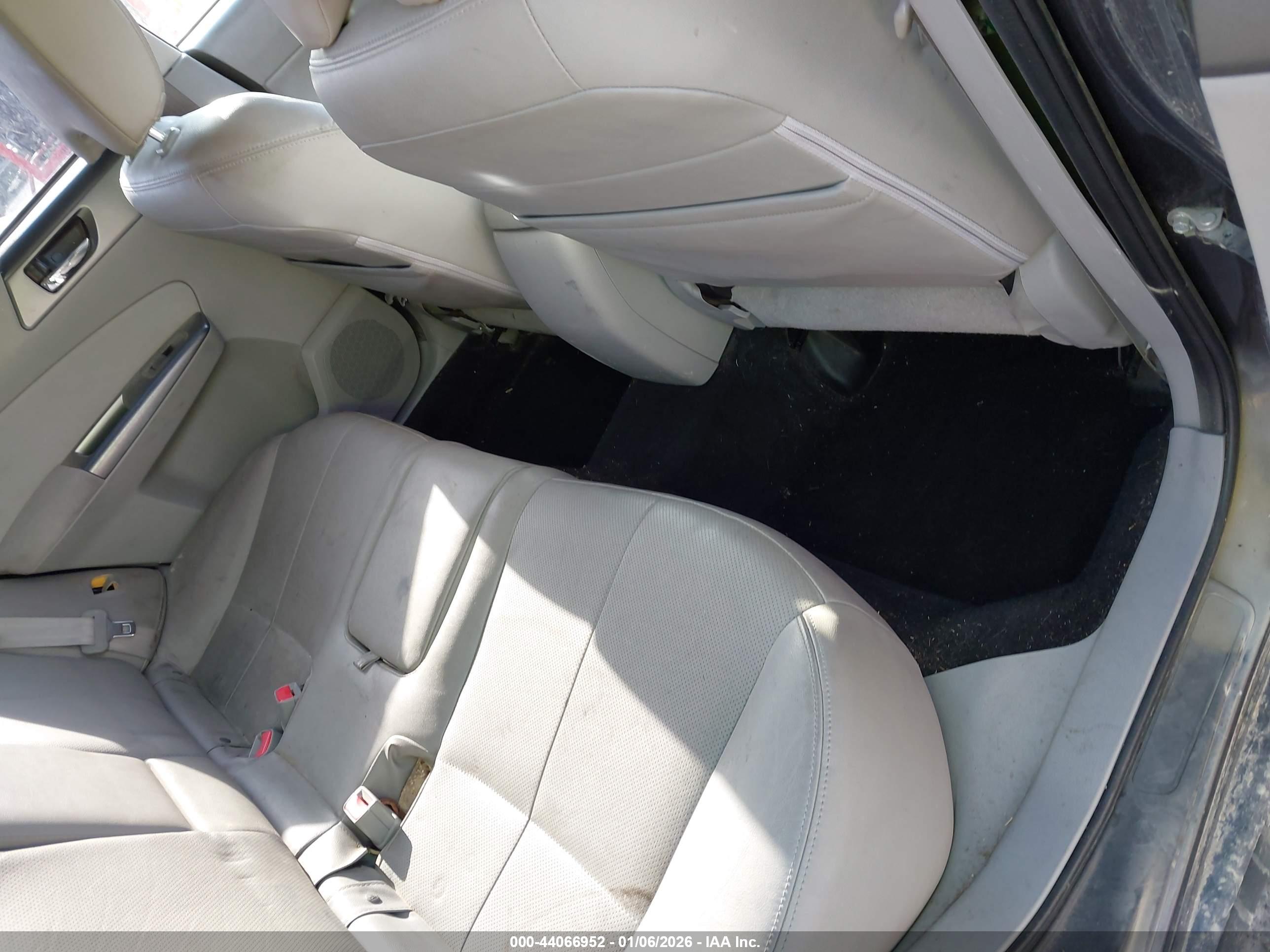 SUBARU FORESTER image 8