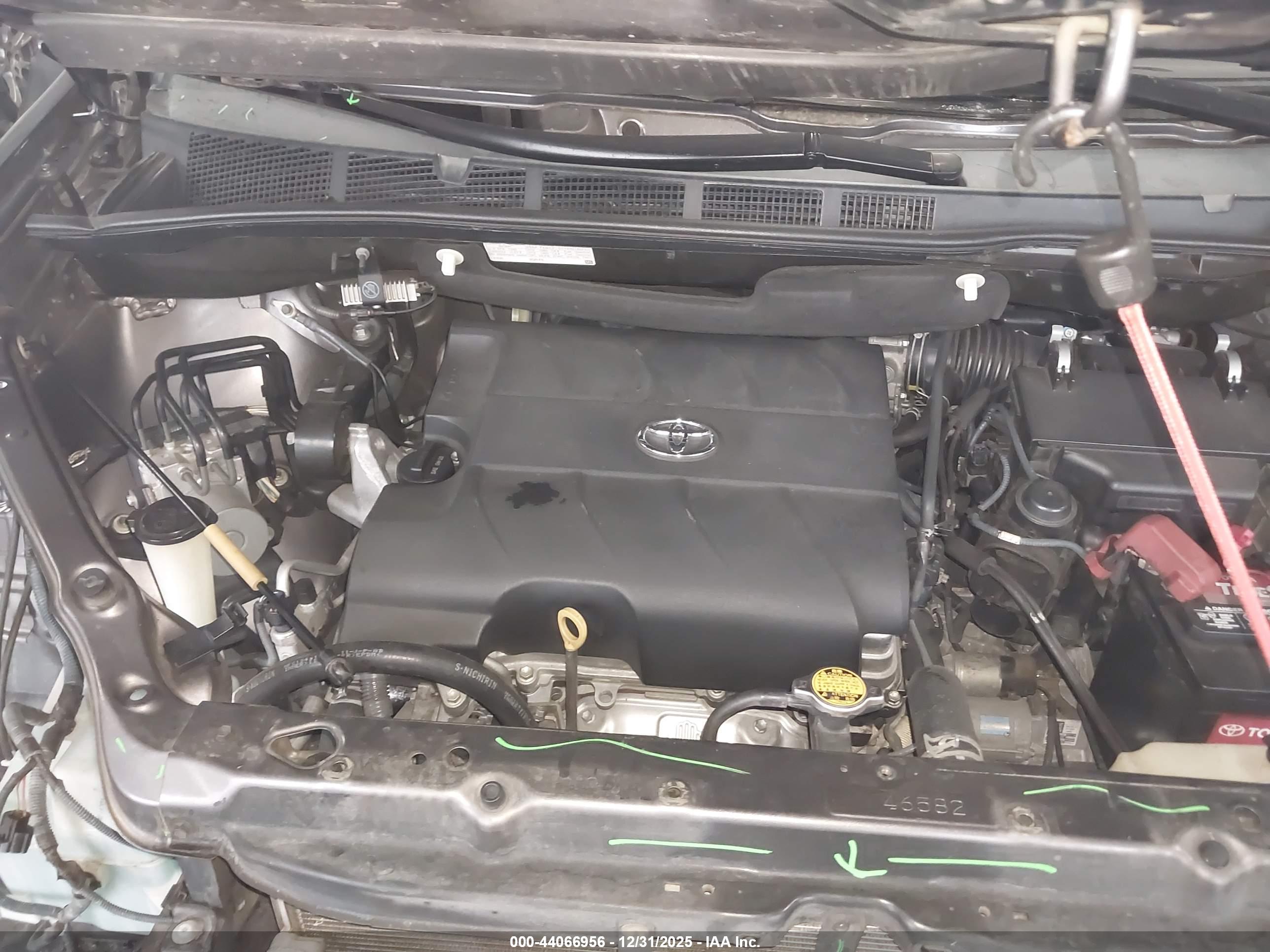 TOYOTA SIENNA image 10