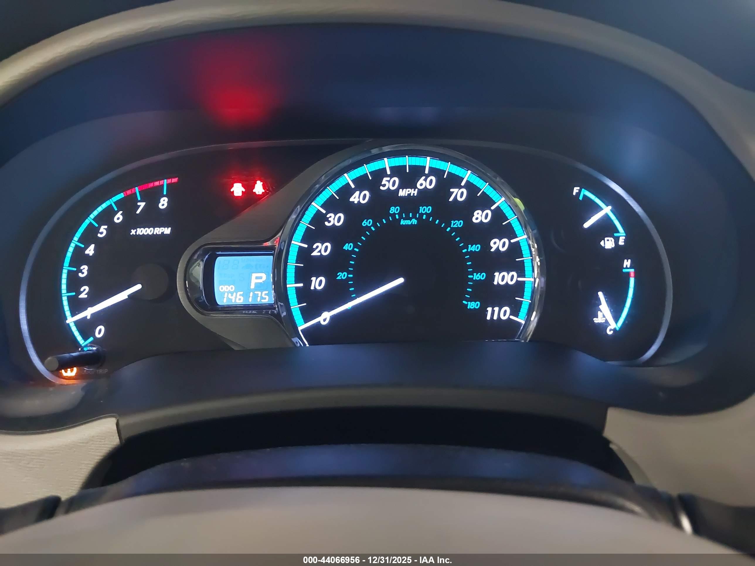 TOYOTA SIENNA image 7