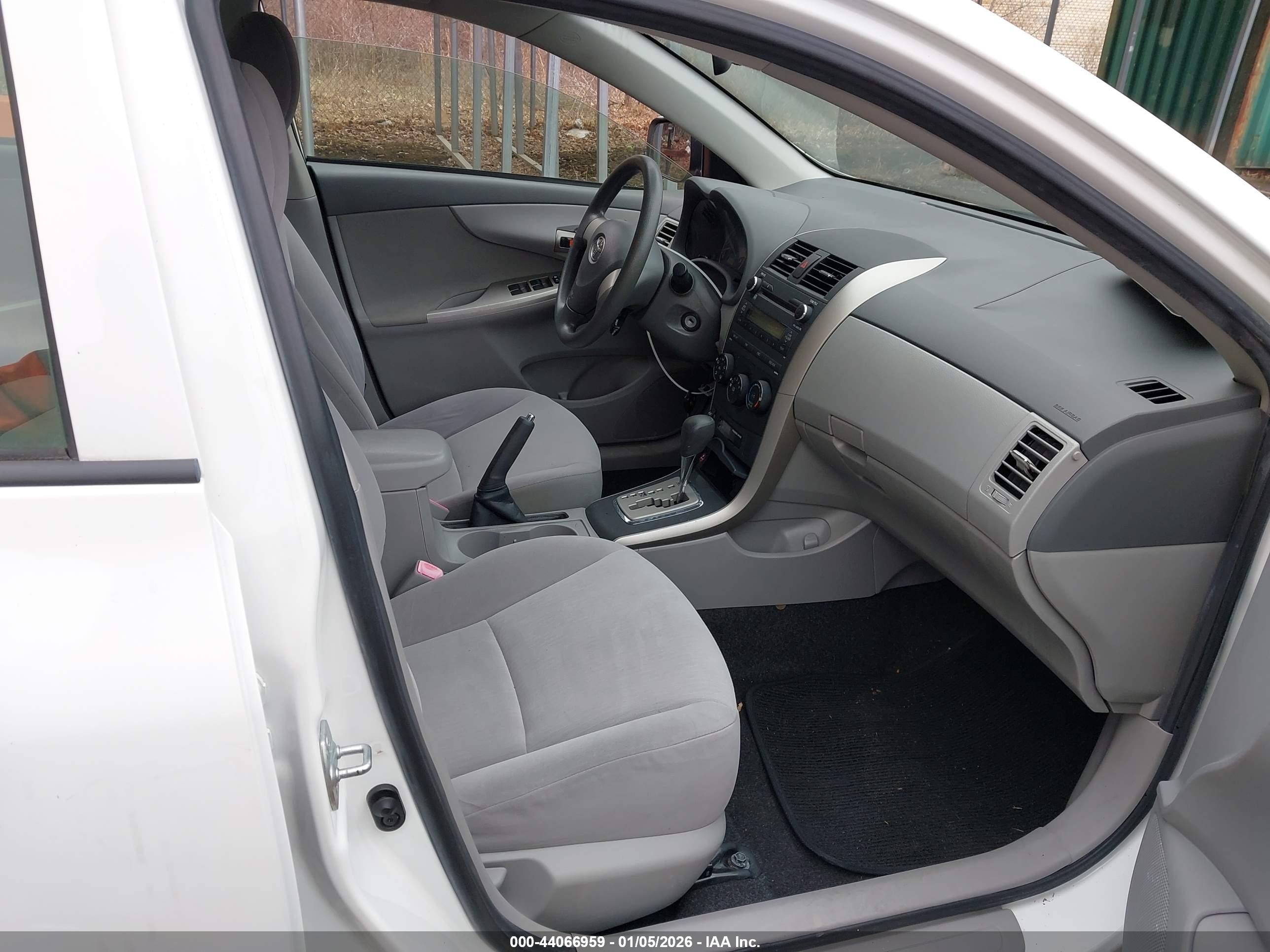 TOYOTA COROLLA image 5
