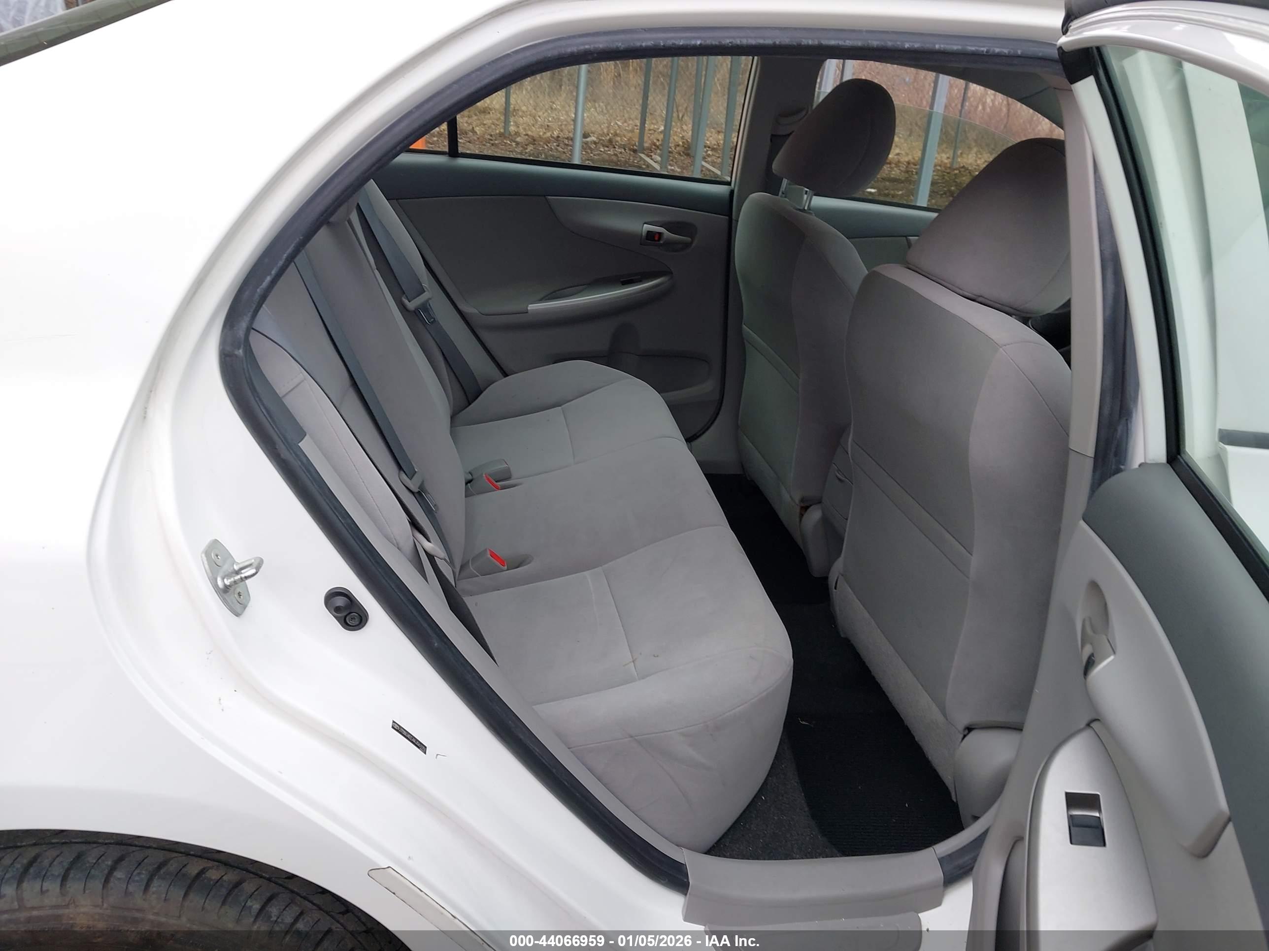 TOYOTA COROLLA image 8
