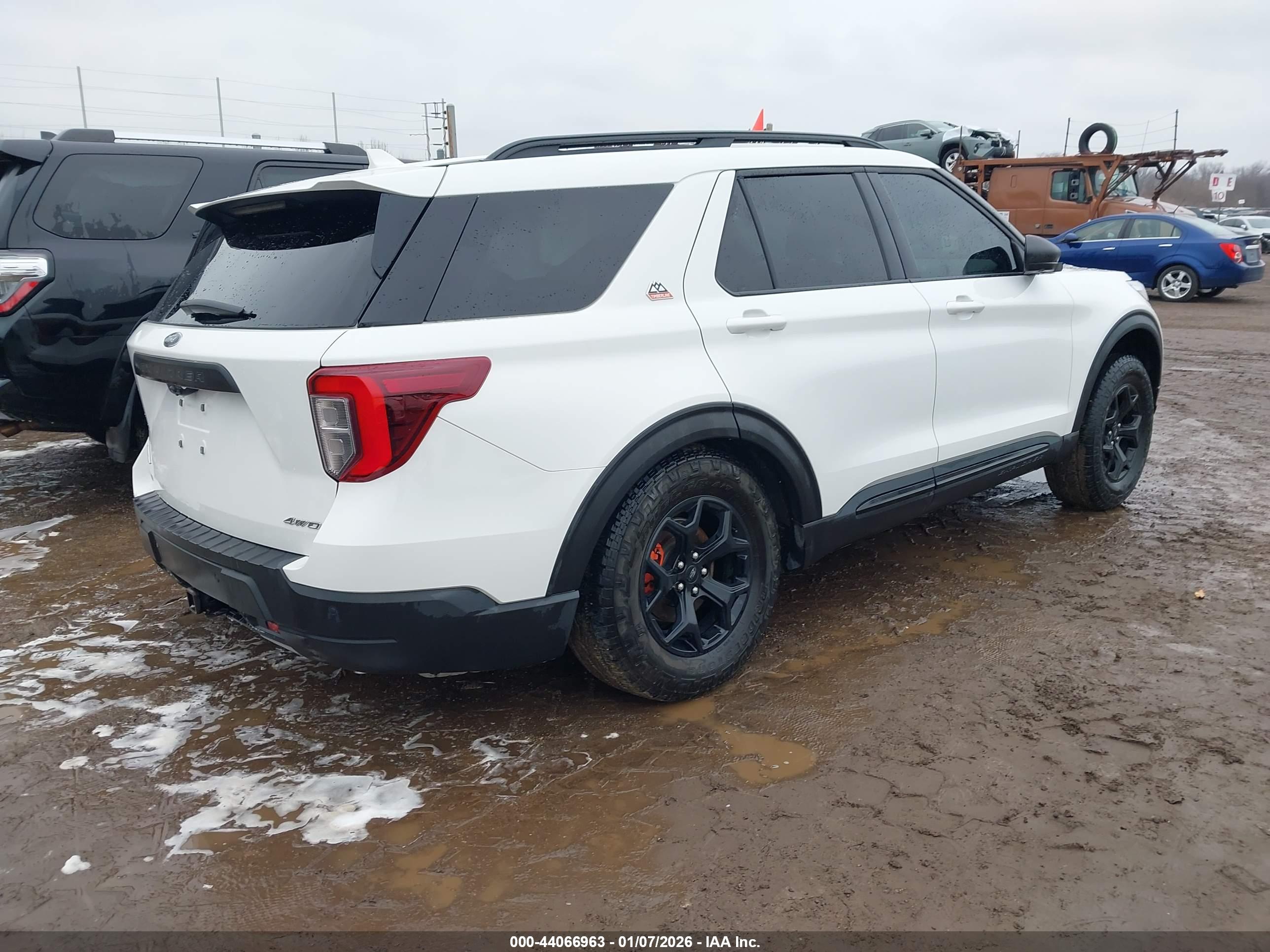 FORD EXPLORER image 4