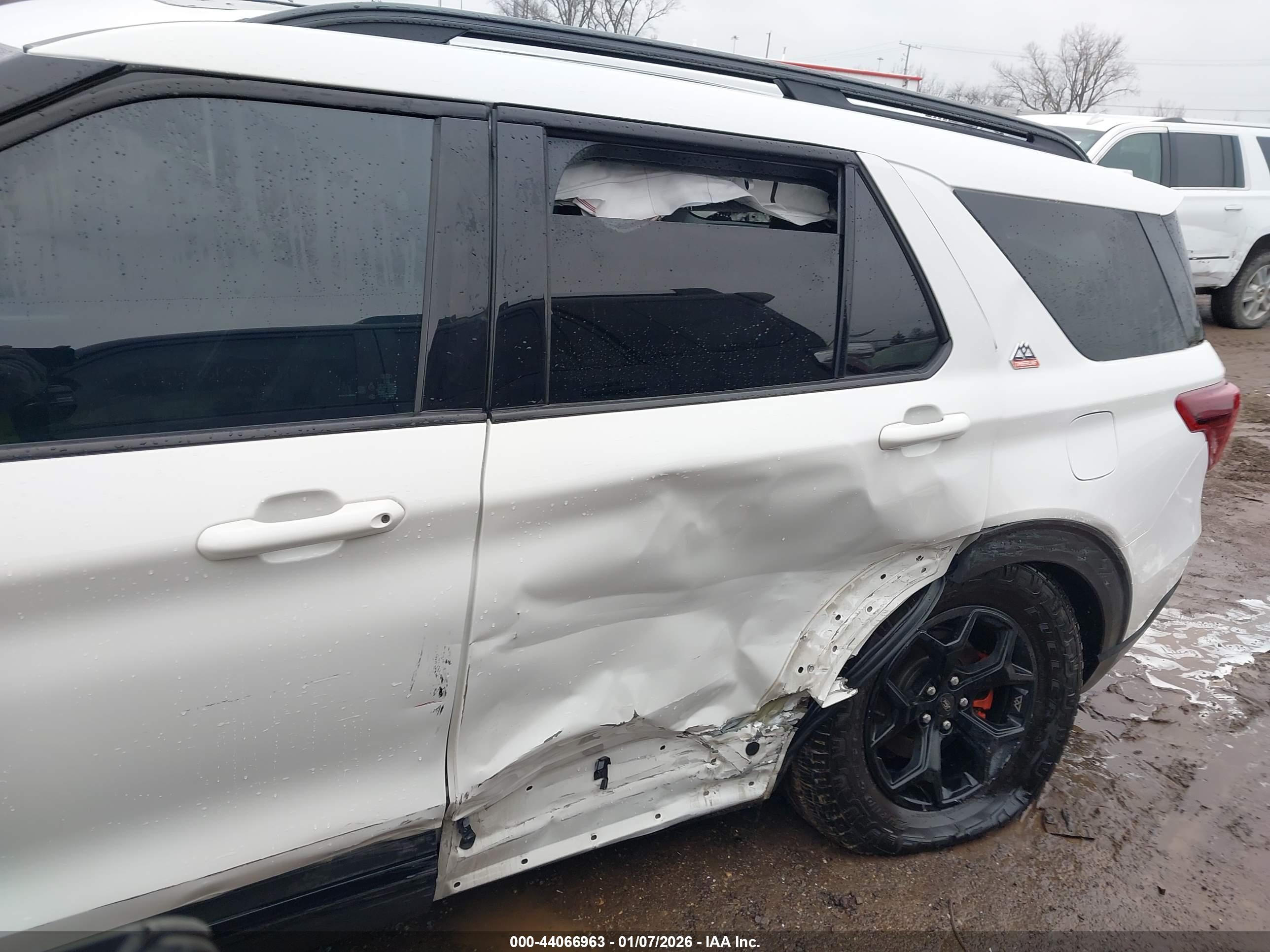 FORD EXPLORER image 6