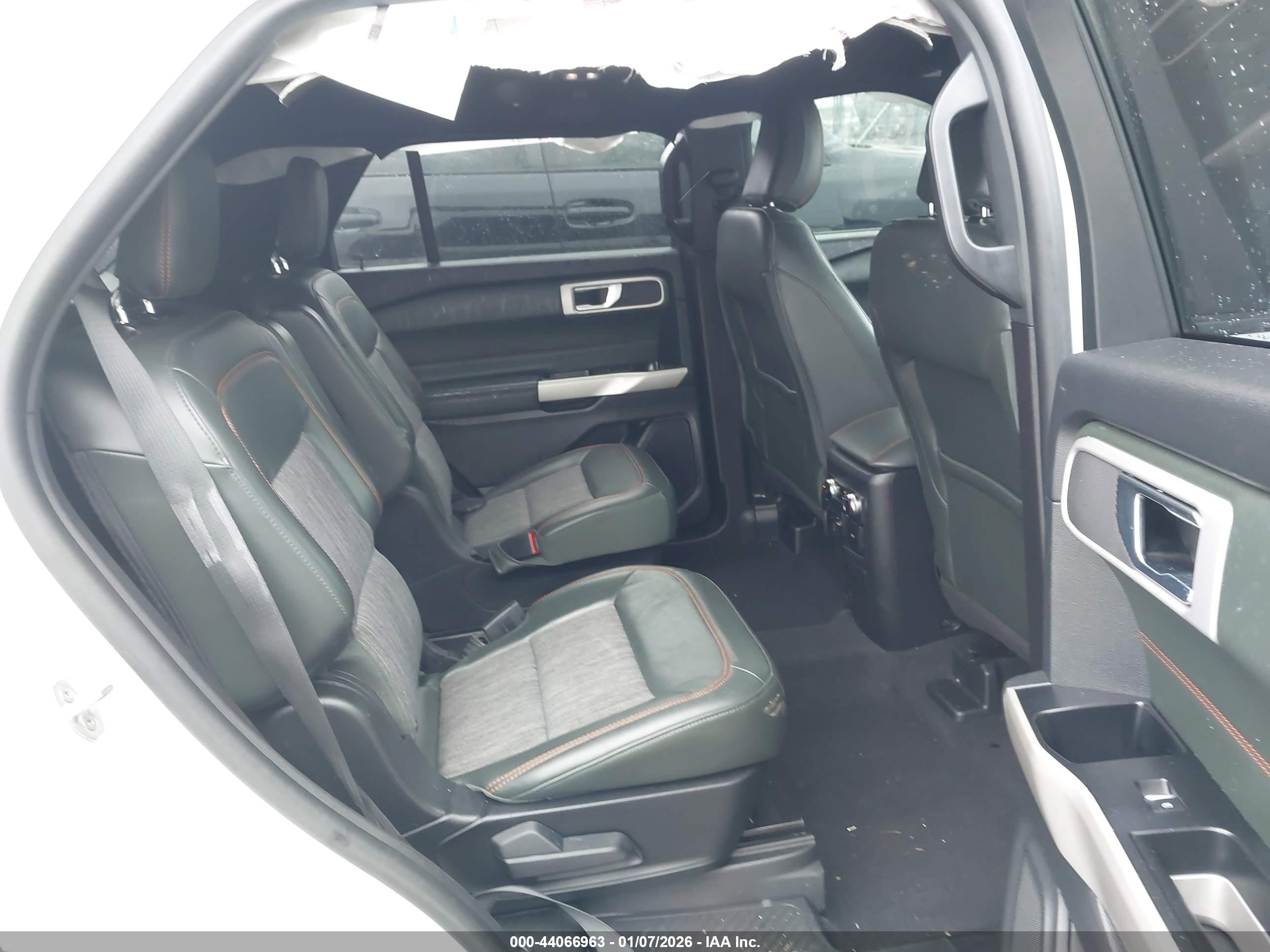 FORD EXPLORER image 8