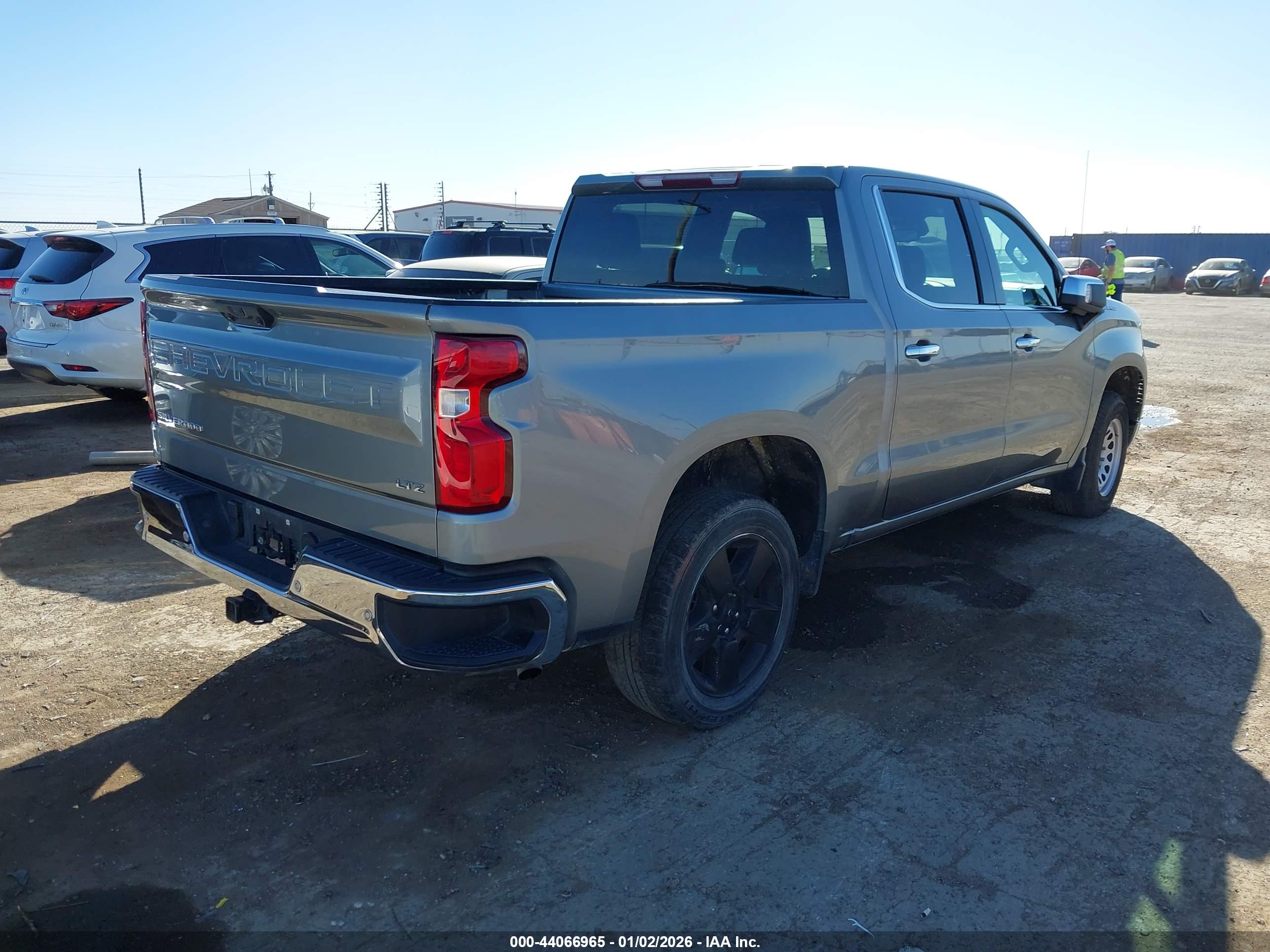 CHEVROLET SILVERADO image 4