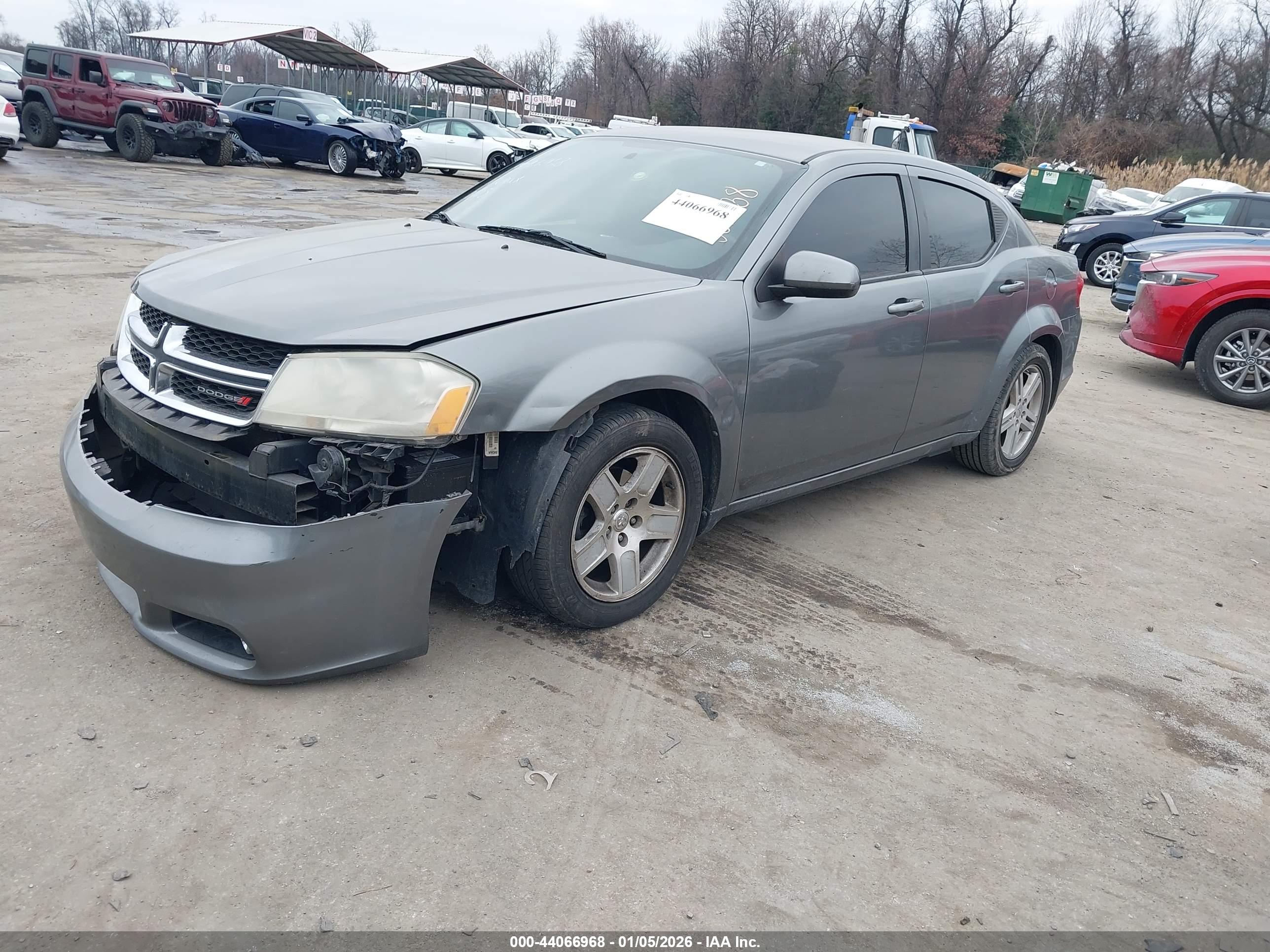 DODGE AVENGER image 2