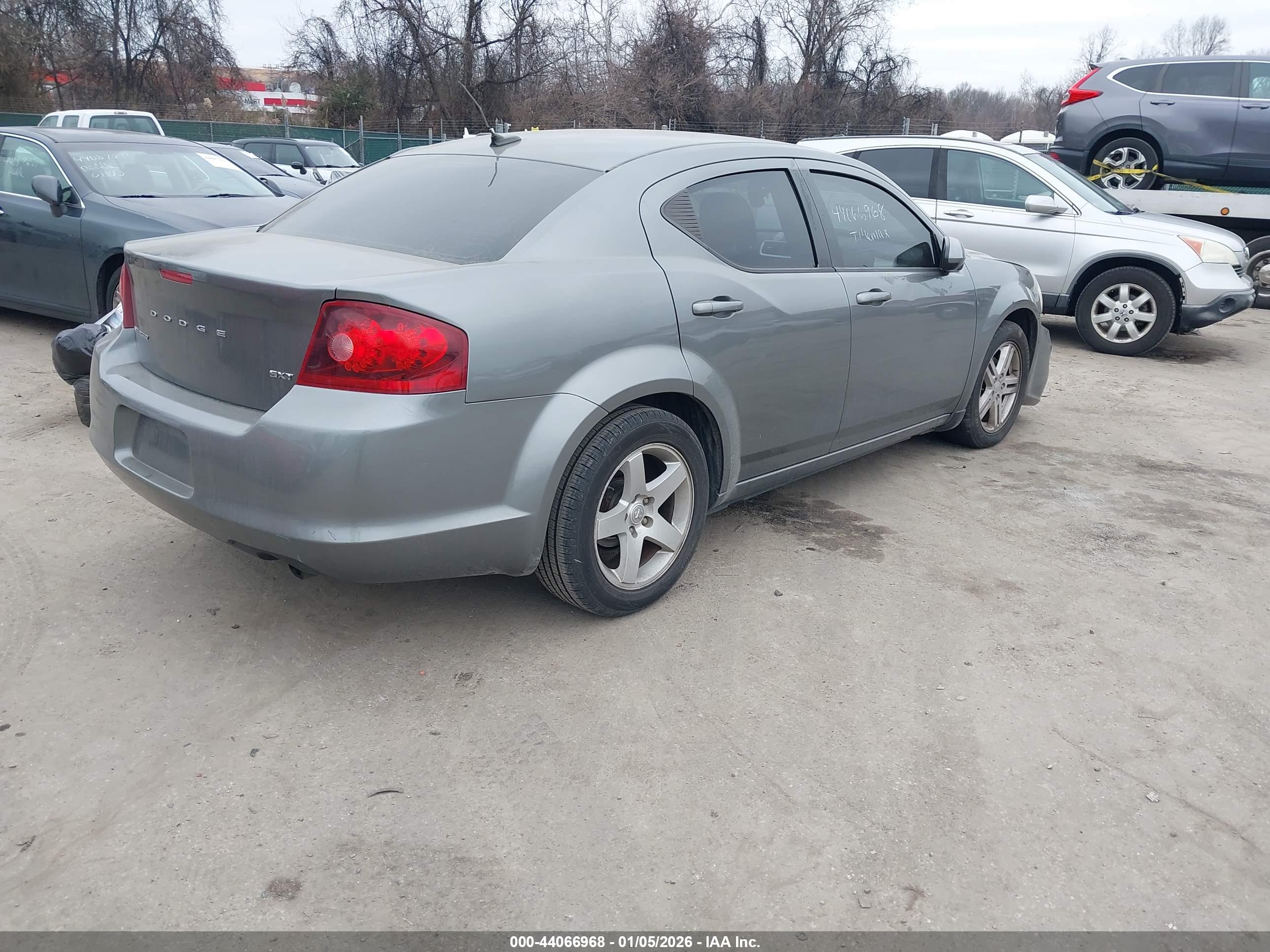 DODGE AVENGER image 4