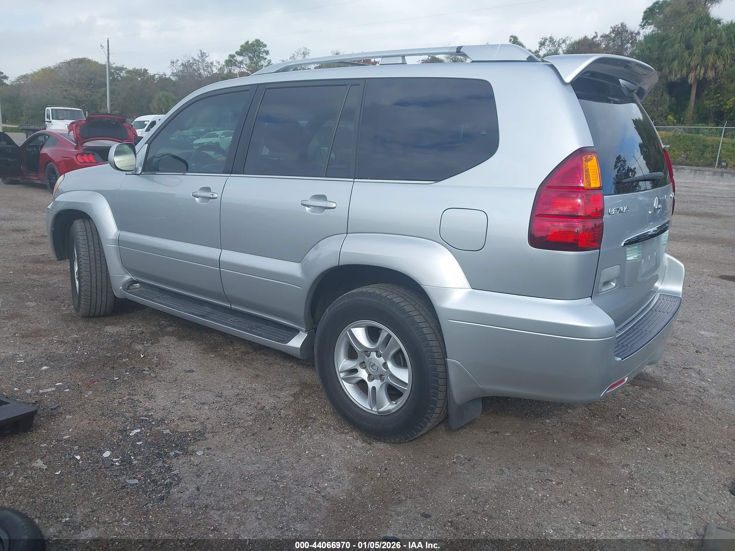 LEXUS GX image 3