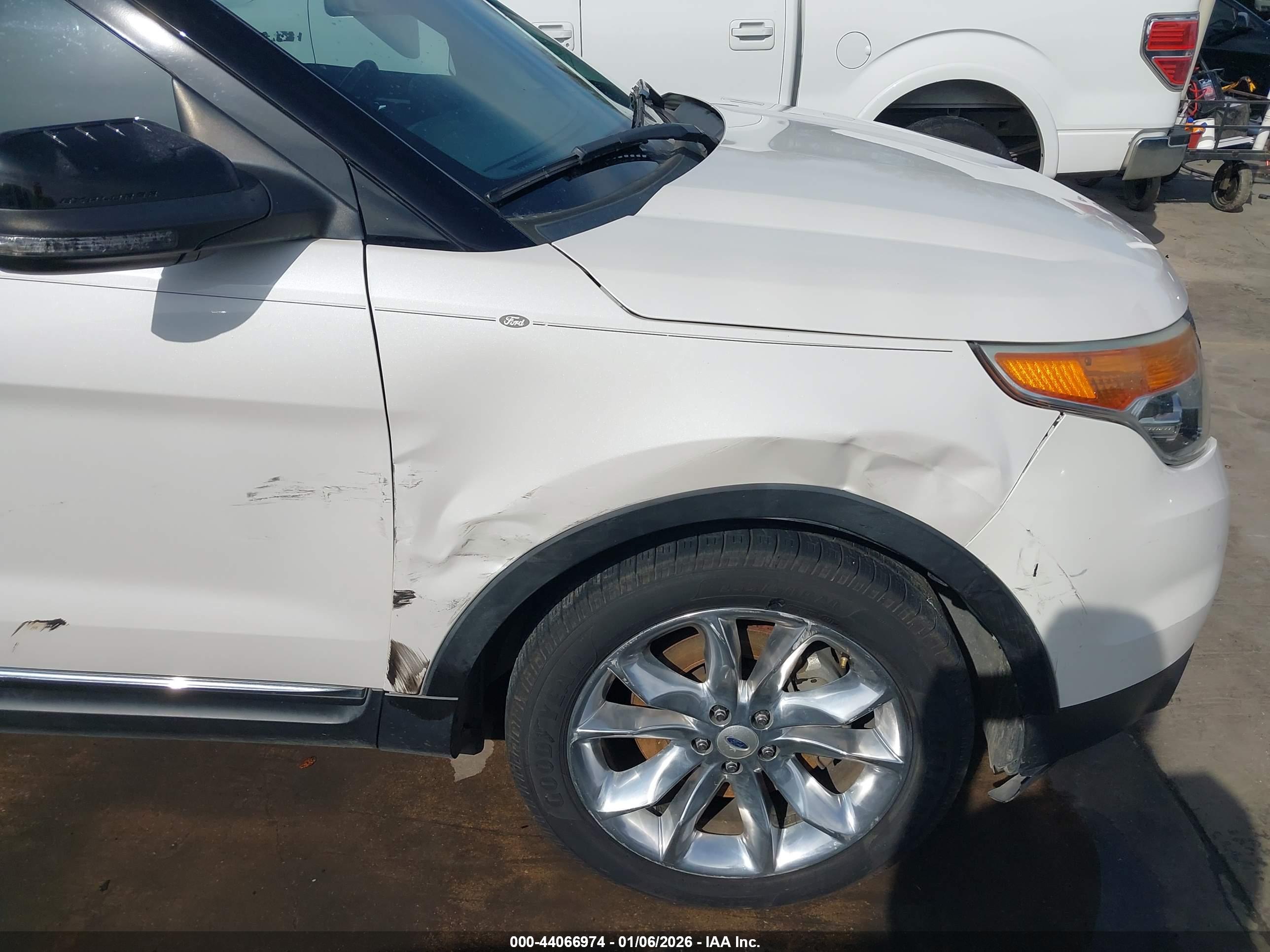 FORD EXPLORER image 6