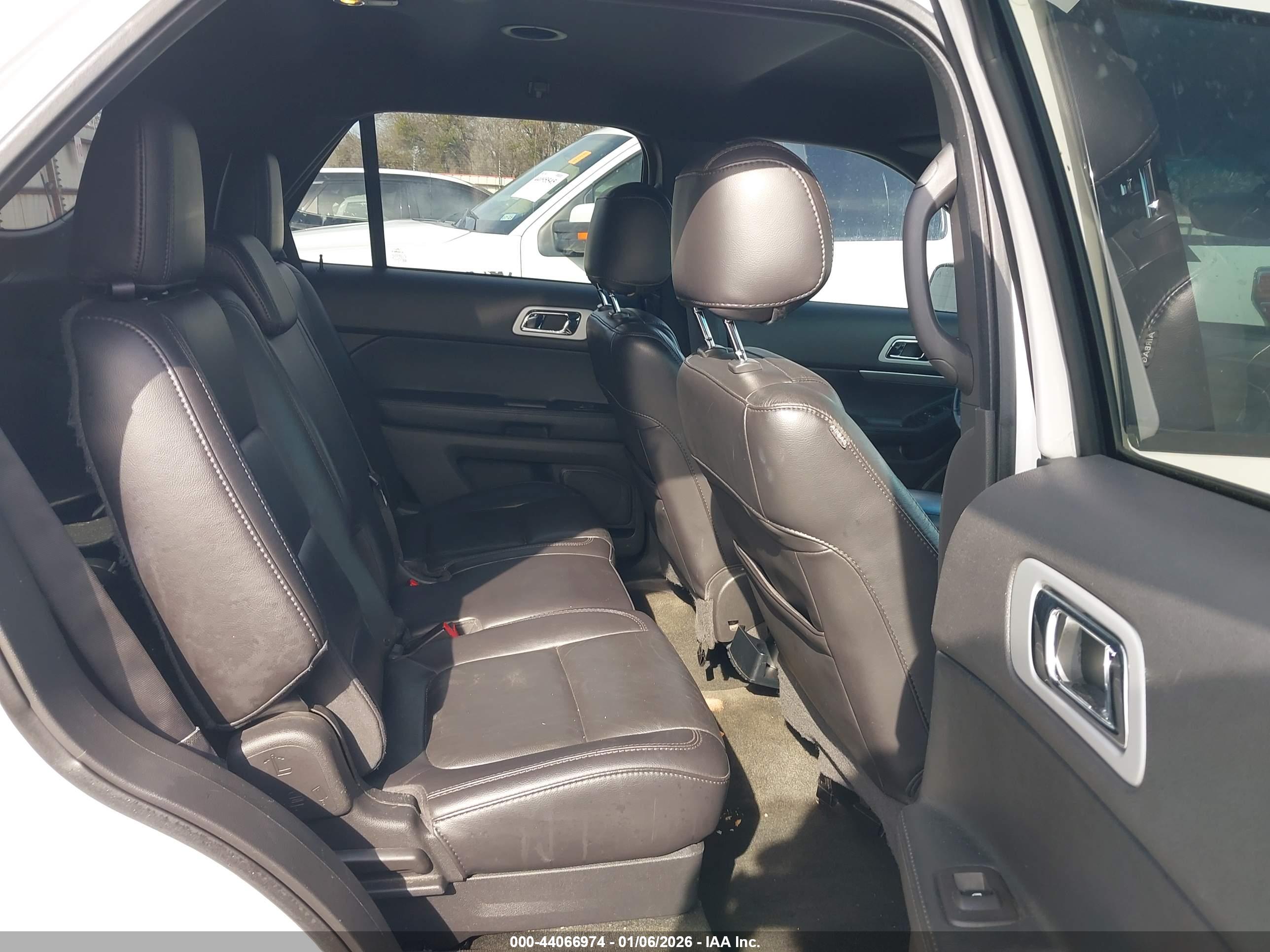 FORD EXPLORER image 8
