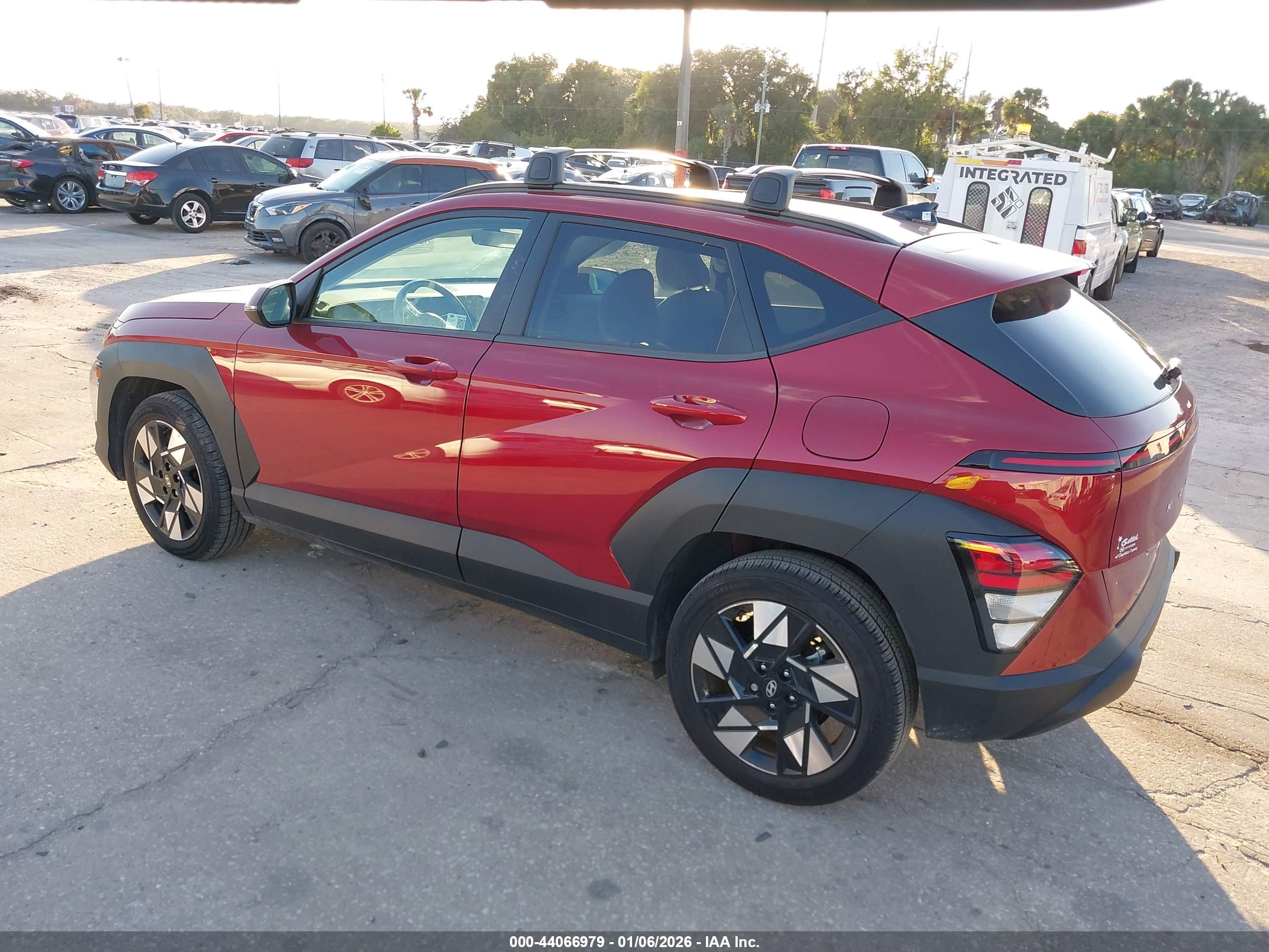 HYUNDAI KONA image 3