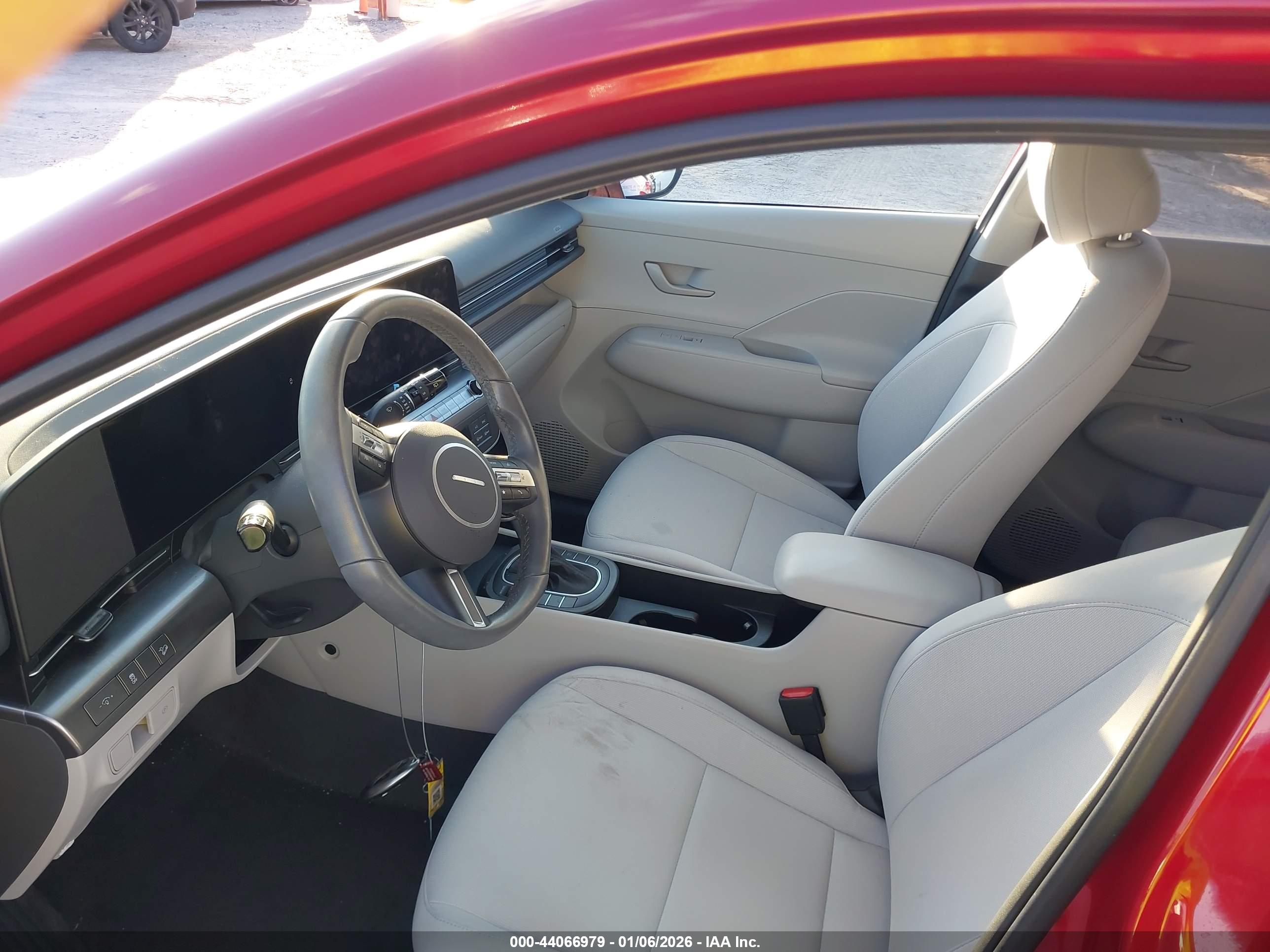 HYUNDAI KONA image 5