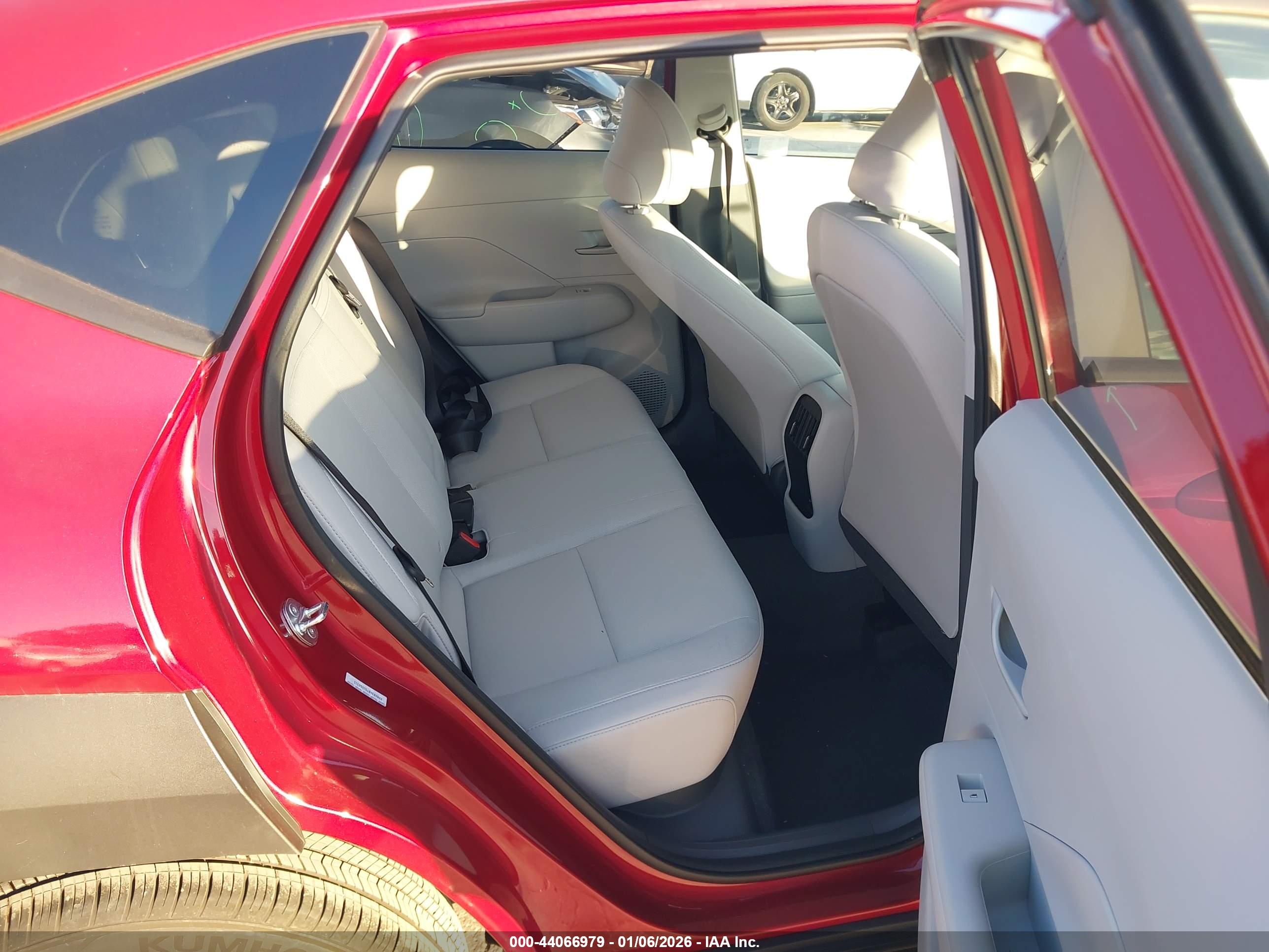 HYUNDAI KONA image 8