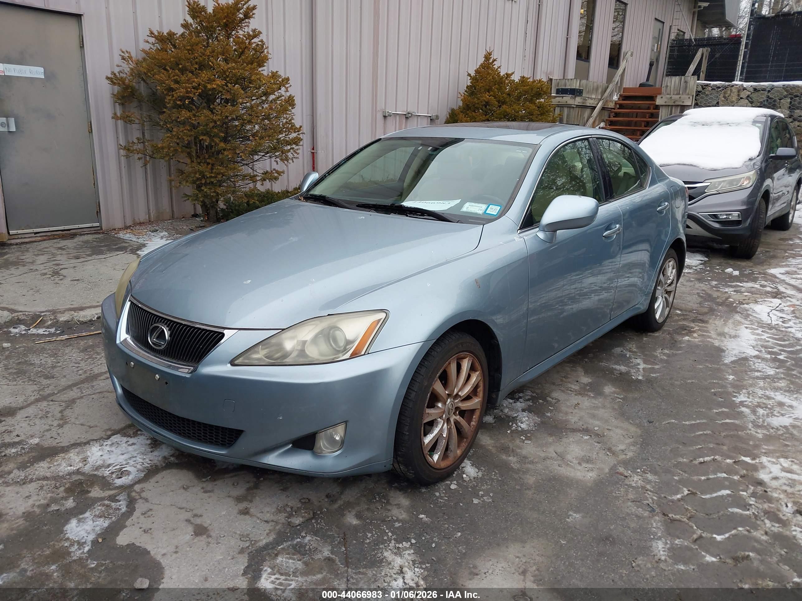 LEXUS IS image 2