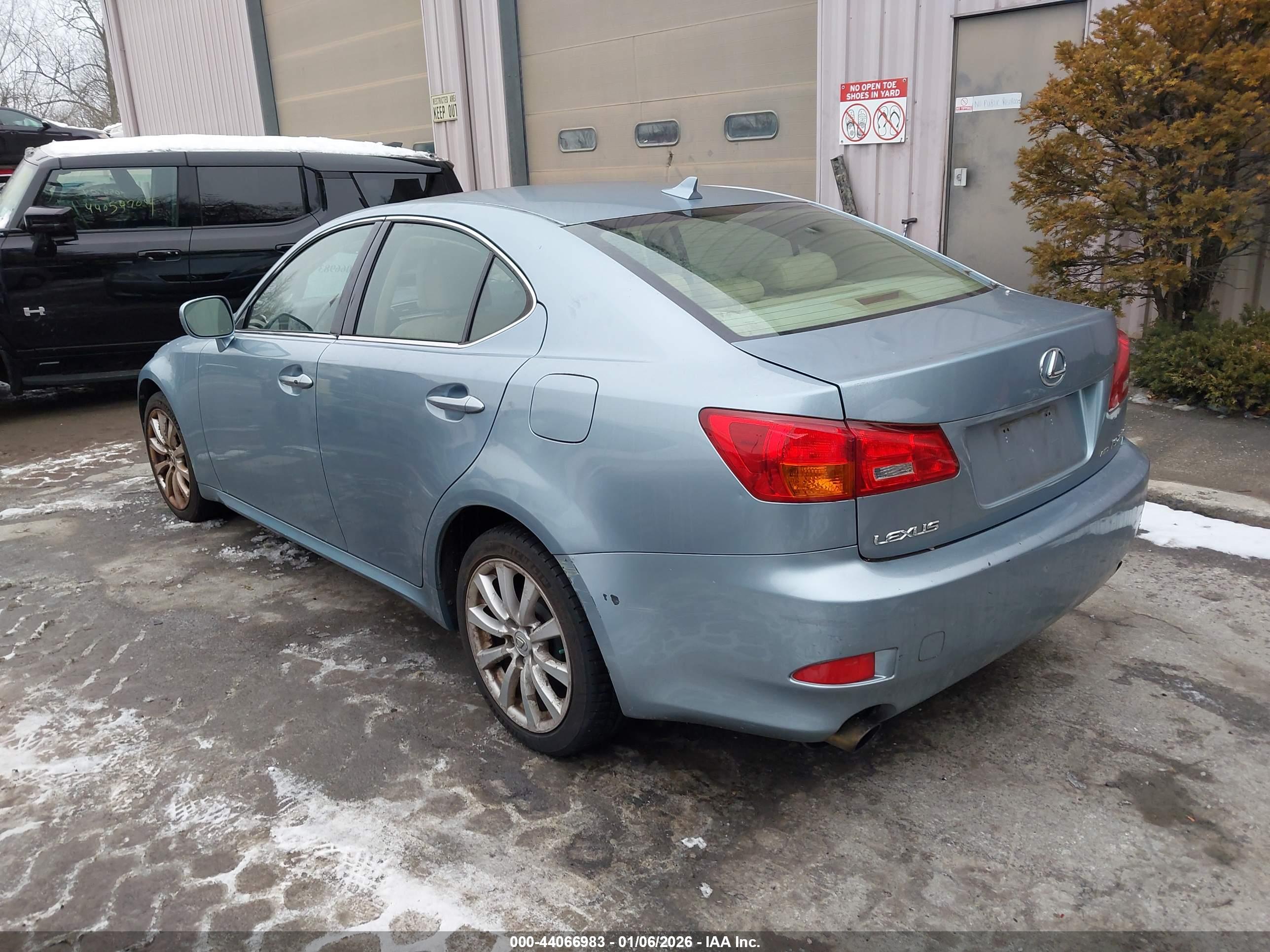 LEXUS IS image 3