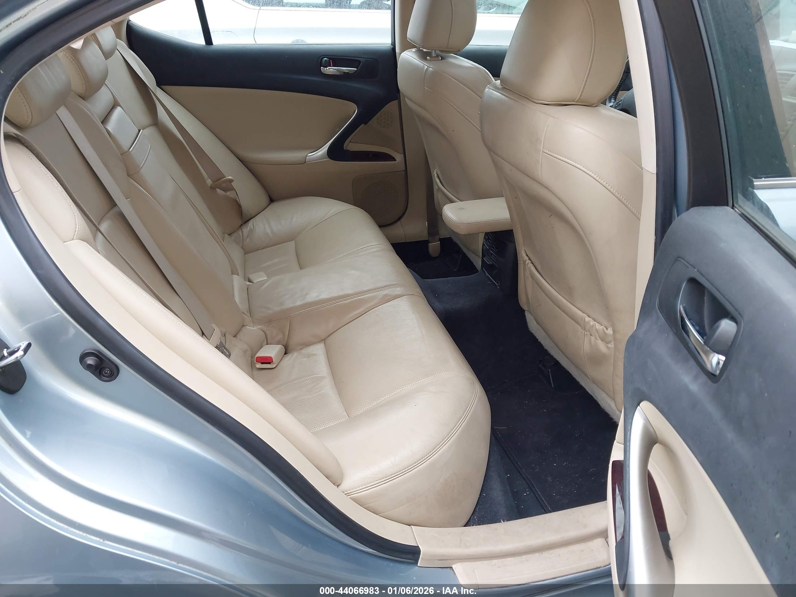 LEXUS IS image 8