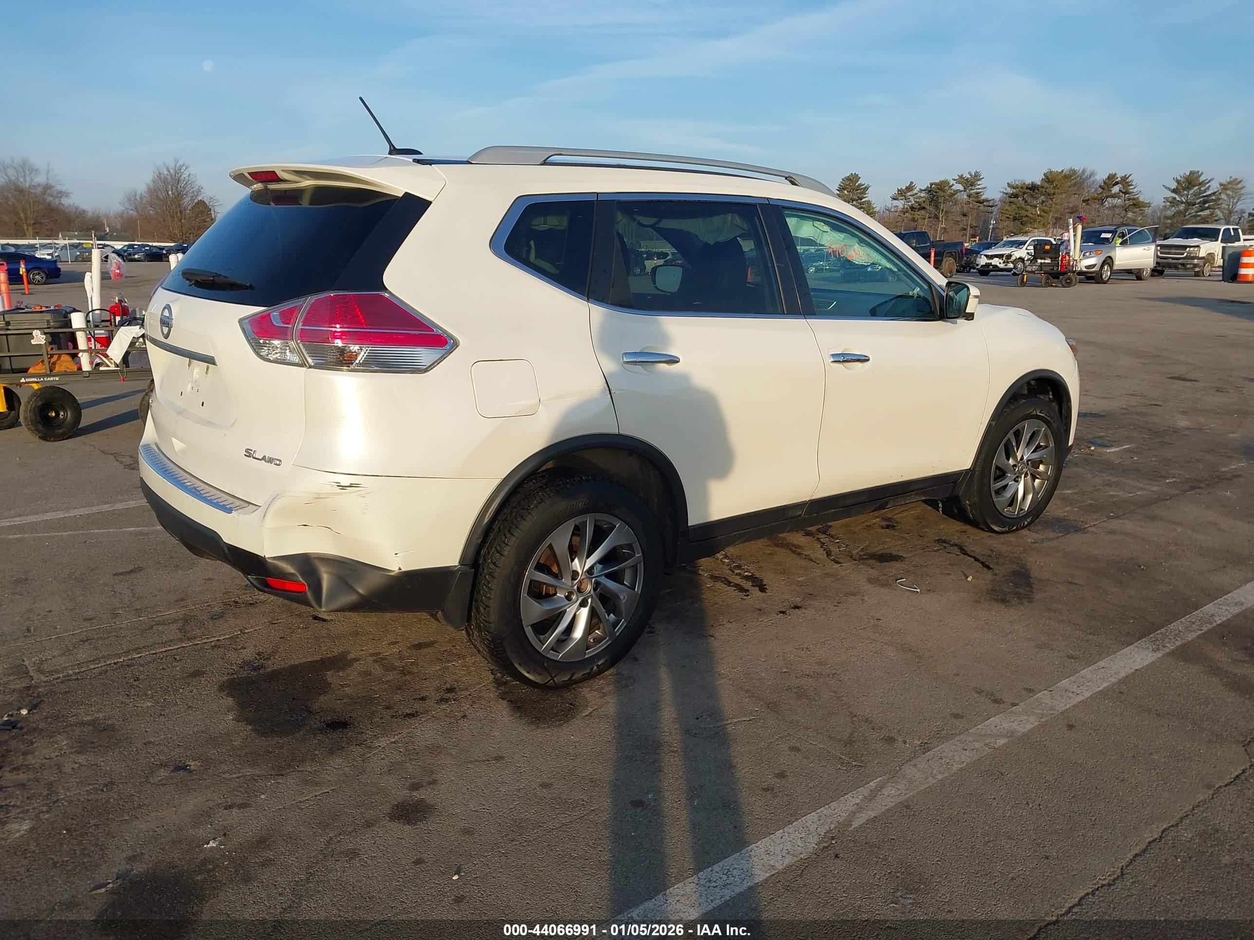 NISSAN ROGUE image 4