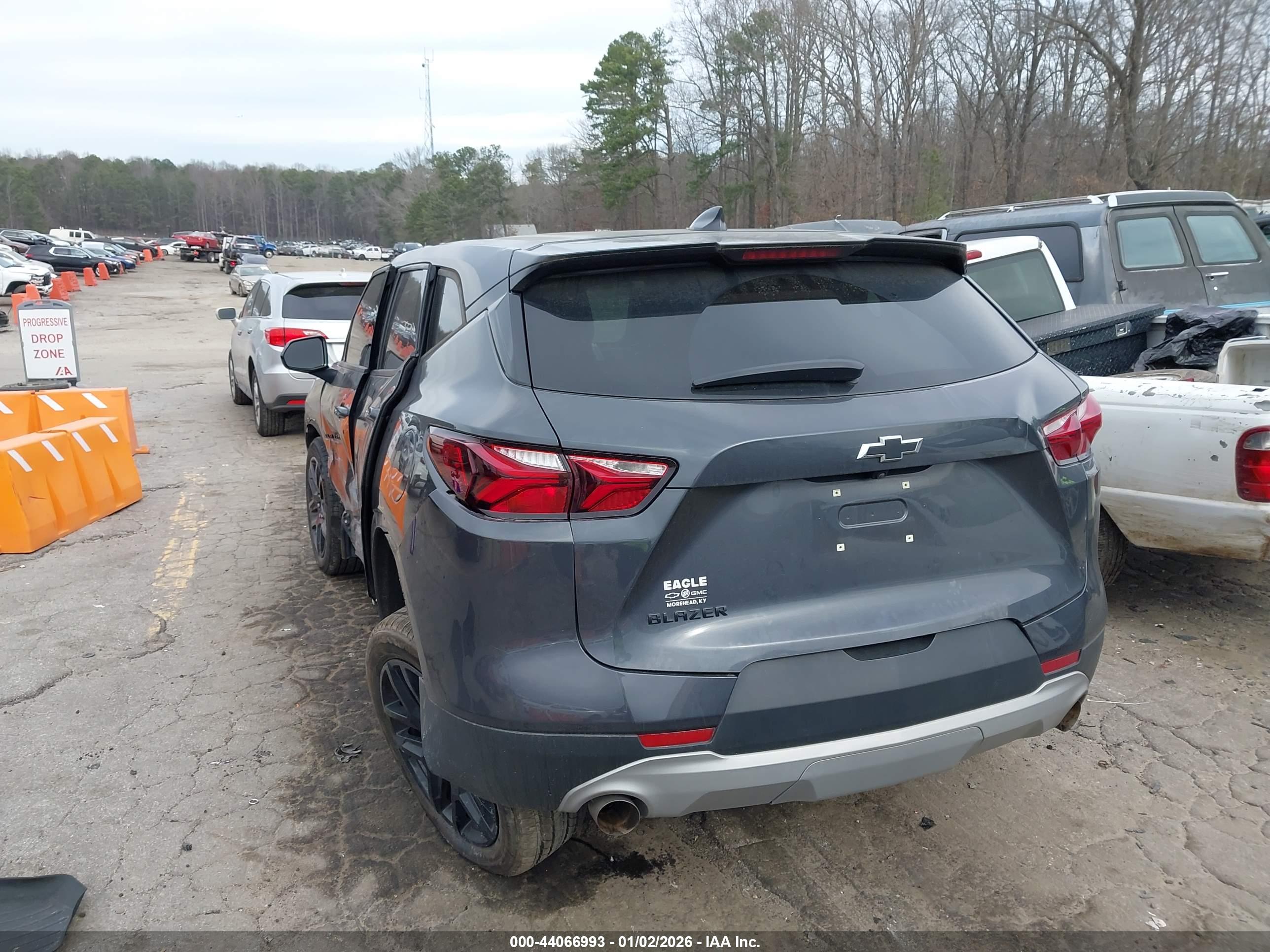 CHEVROLET BLAZER image 3