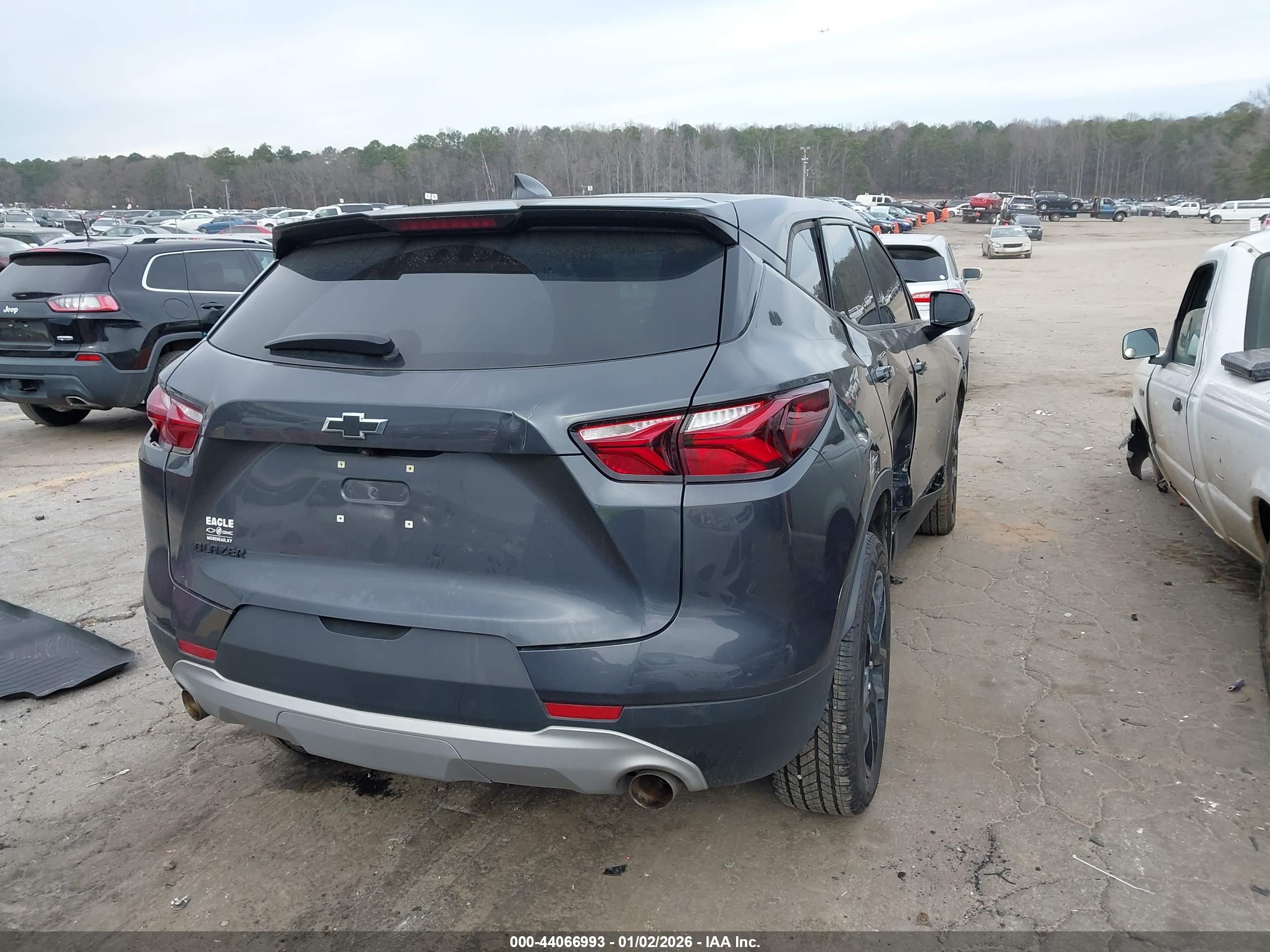 CHEVROLET BLAZER image 4