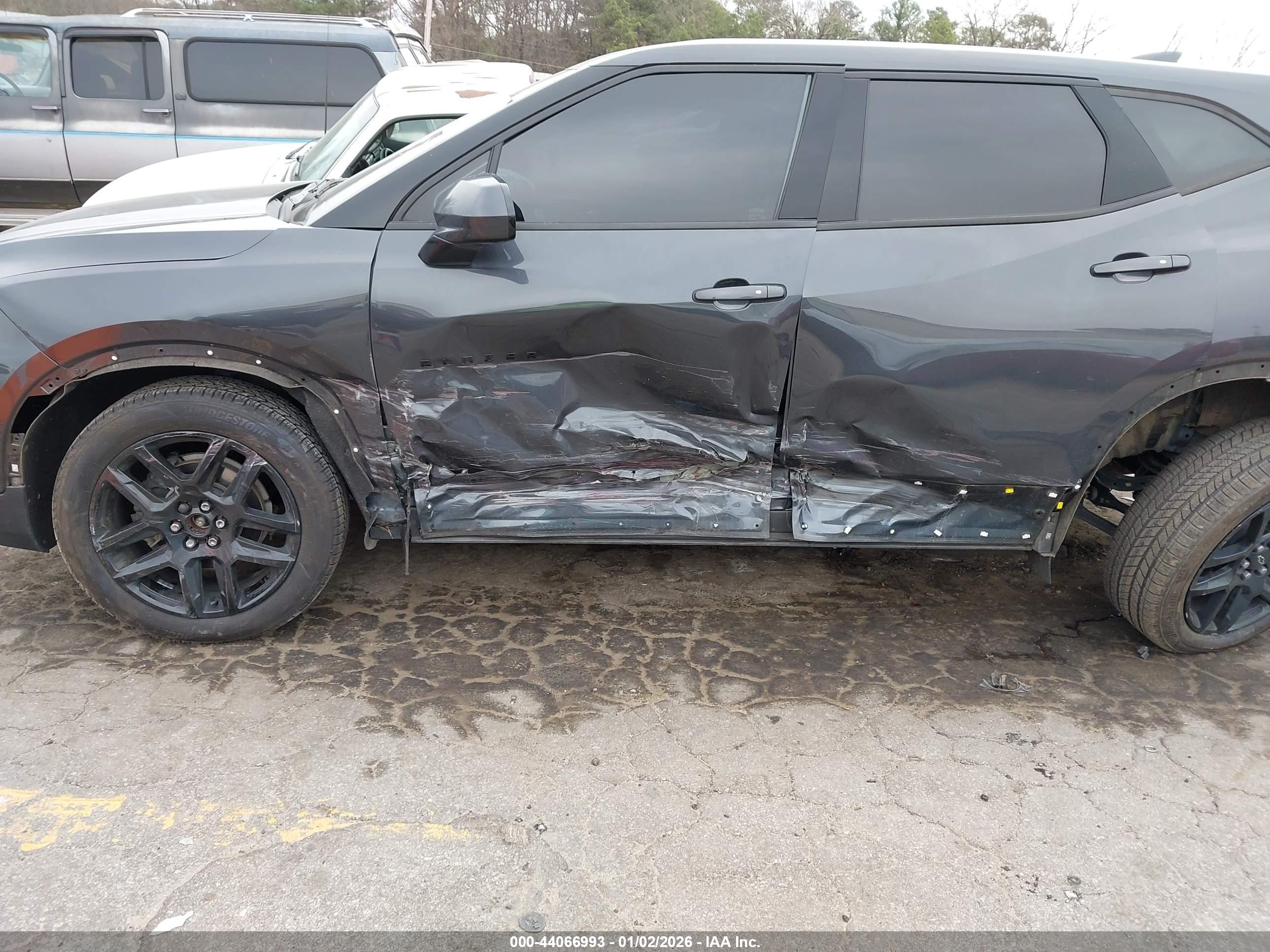 CHEVROLET BLAZER image 6
