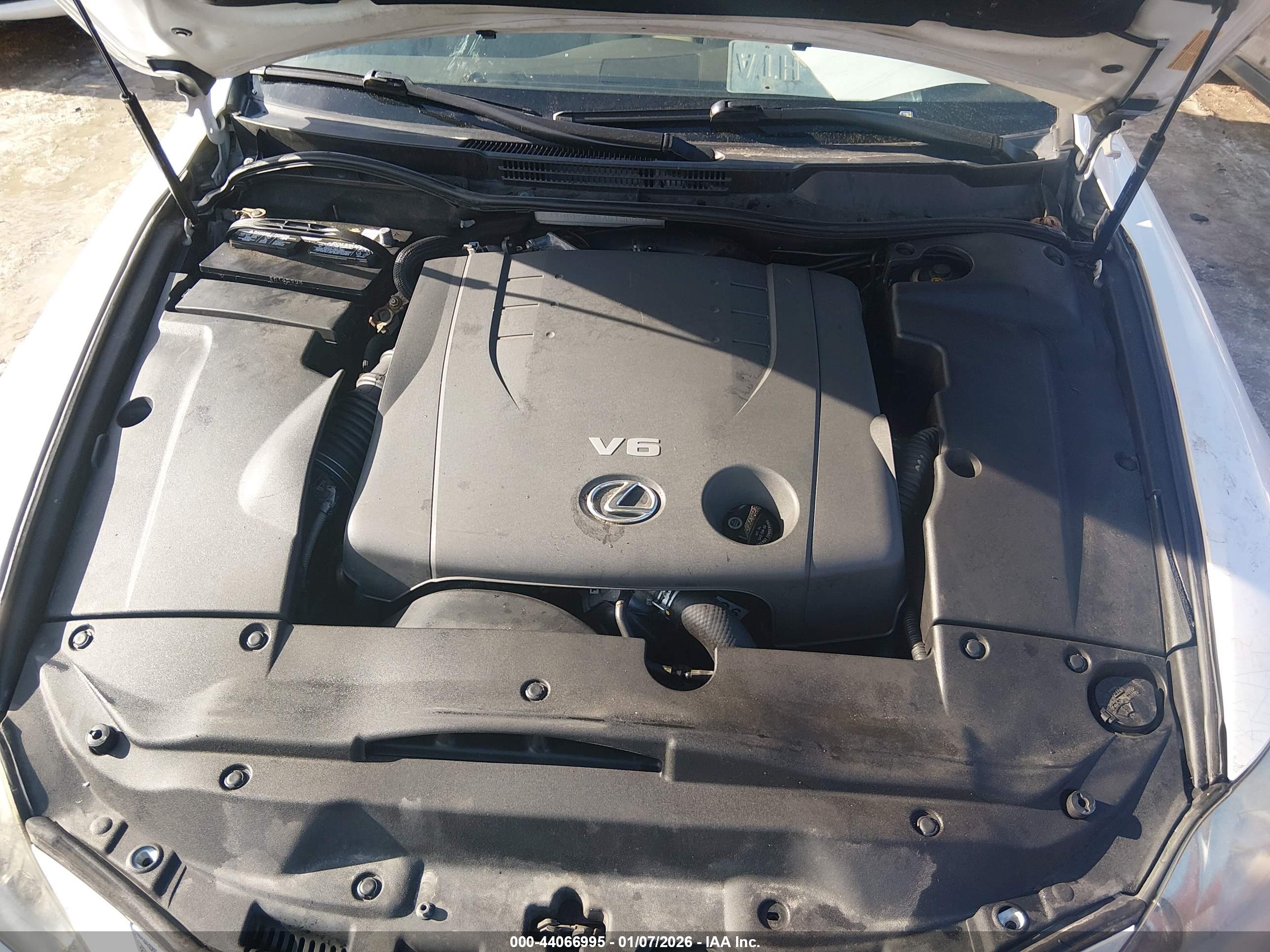 LEXUS IS image 10