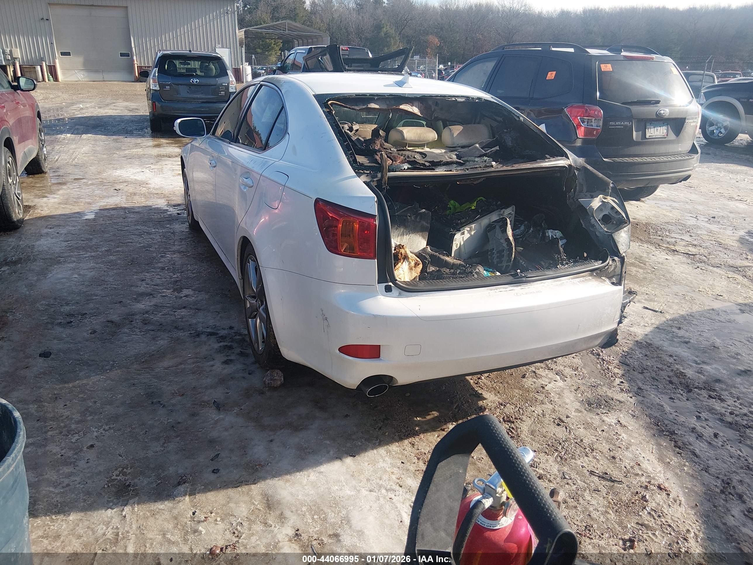 LEXUS IS image 3