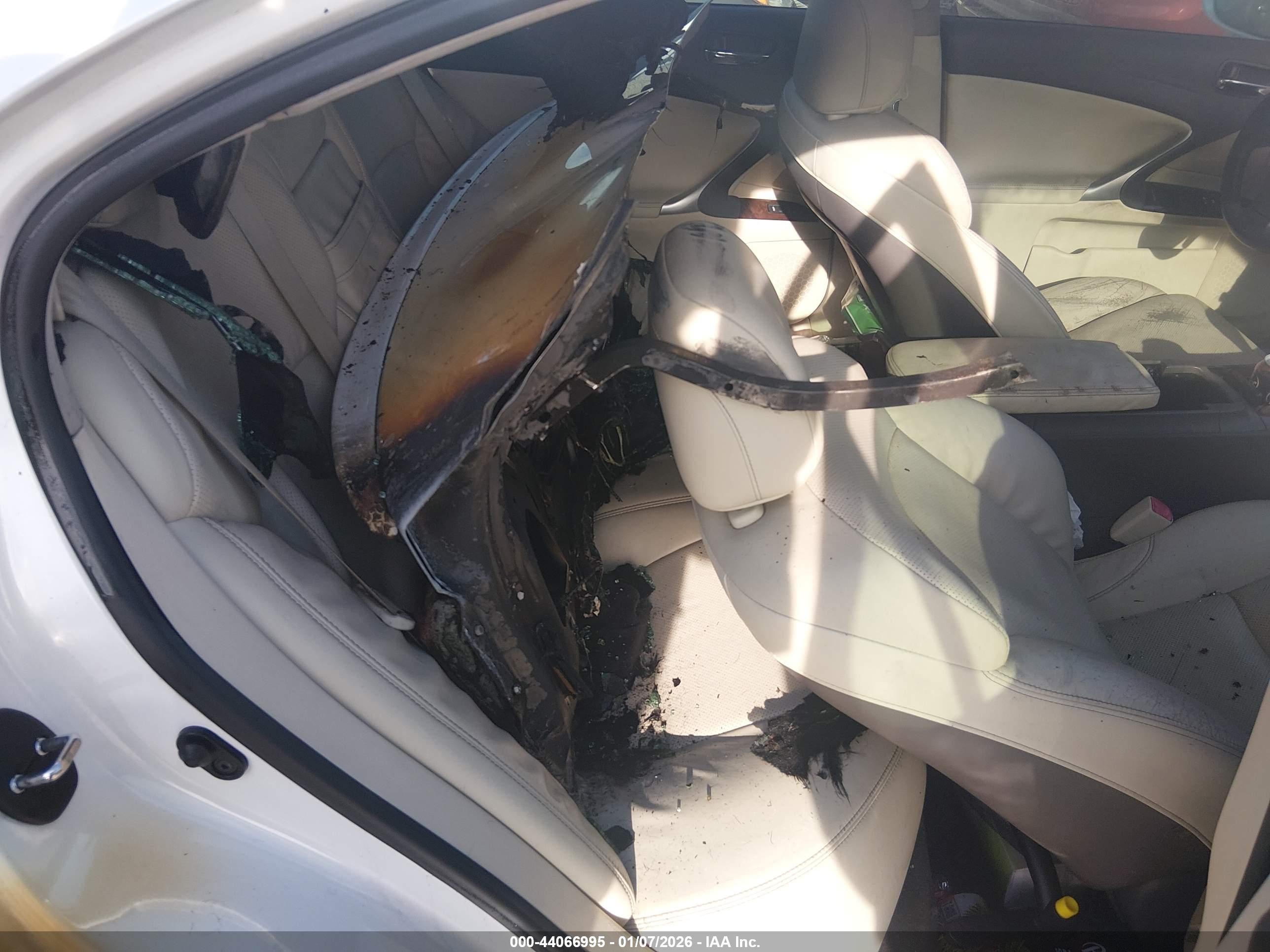 LEXUS IS image 8