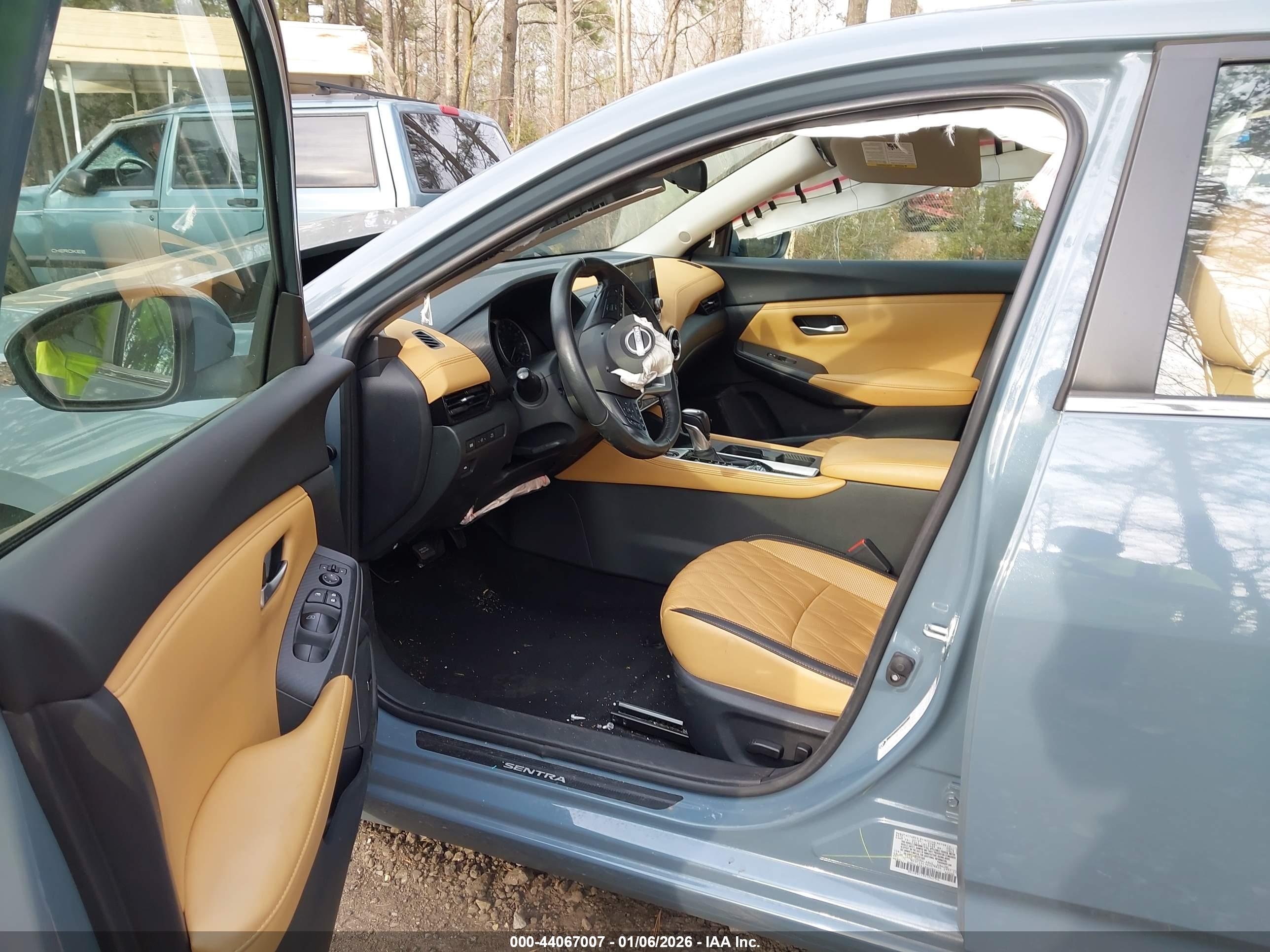 NISSAN SENTRA image 5