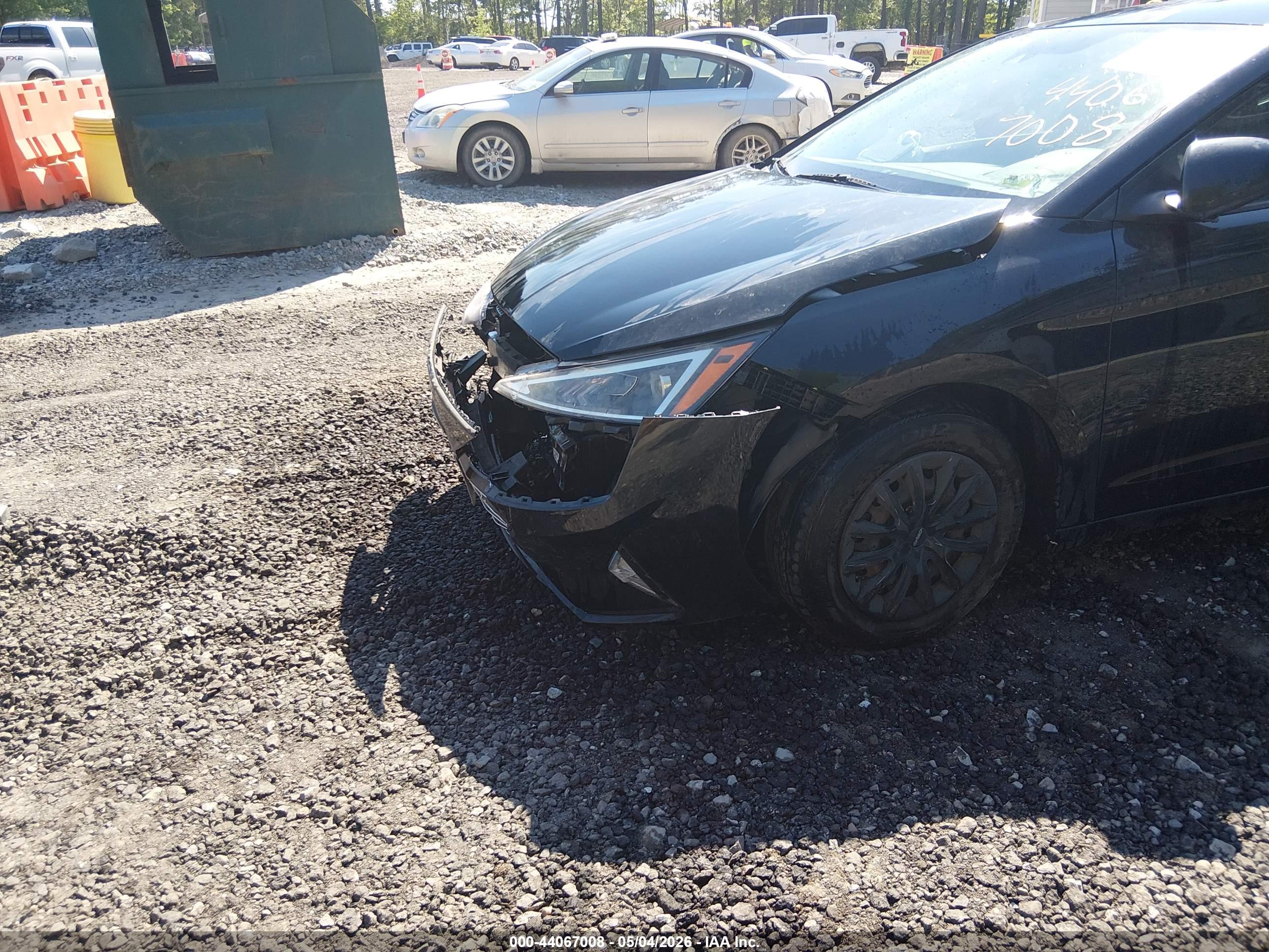 HYUNDAI ELANTRA image 6