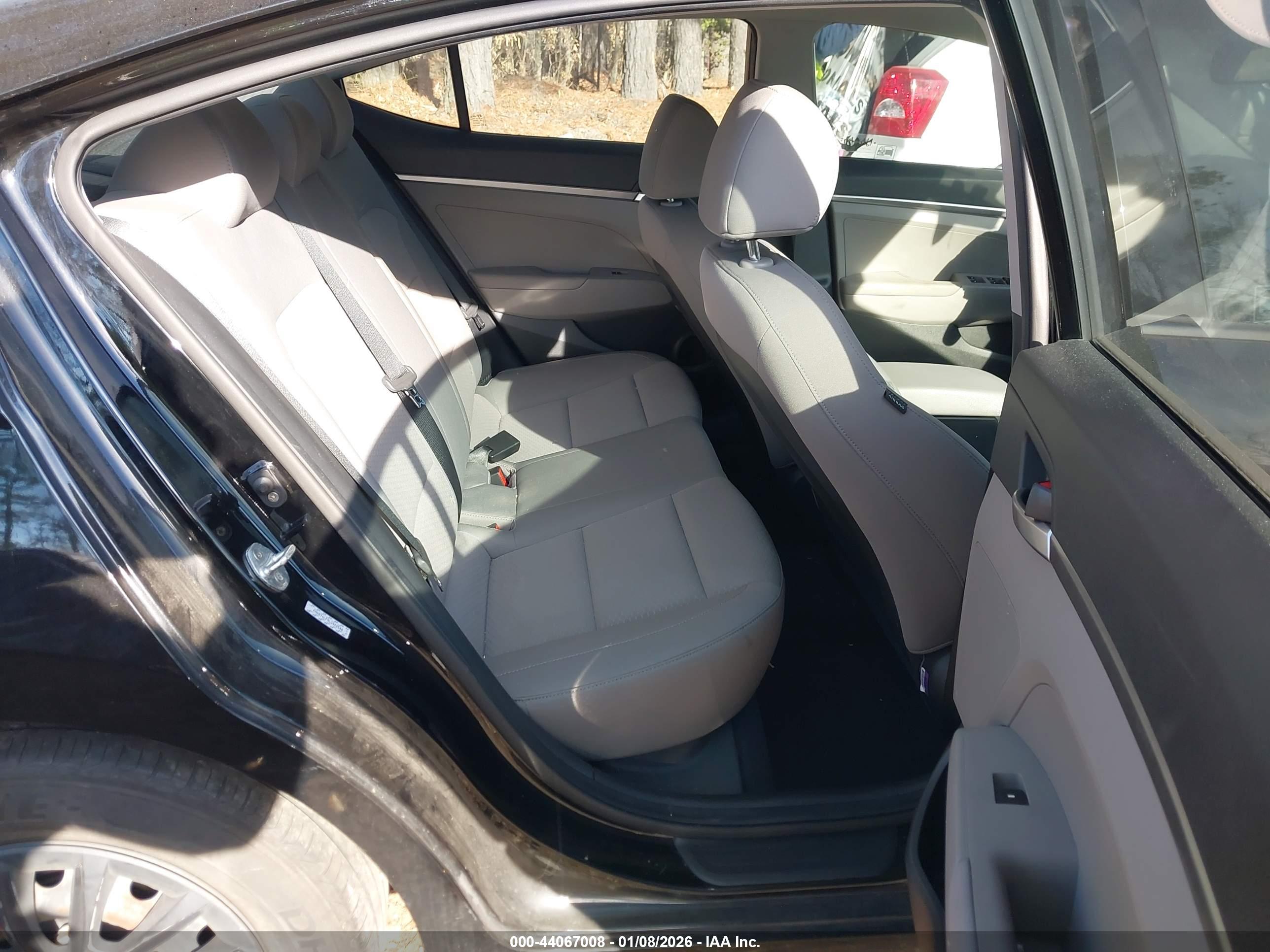 HYUNDAI ELANTRA image 8
