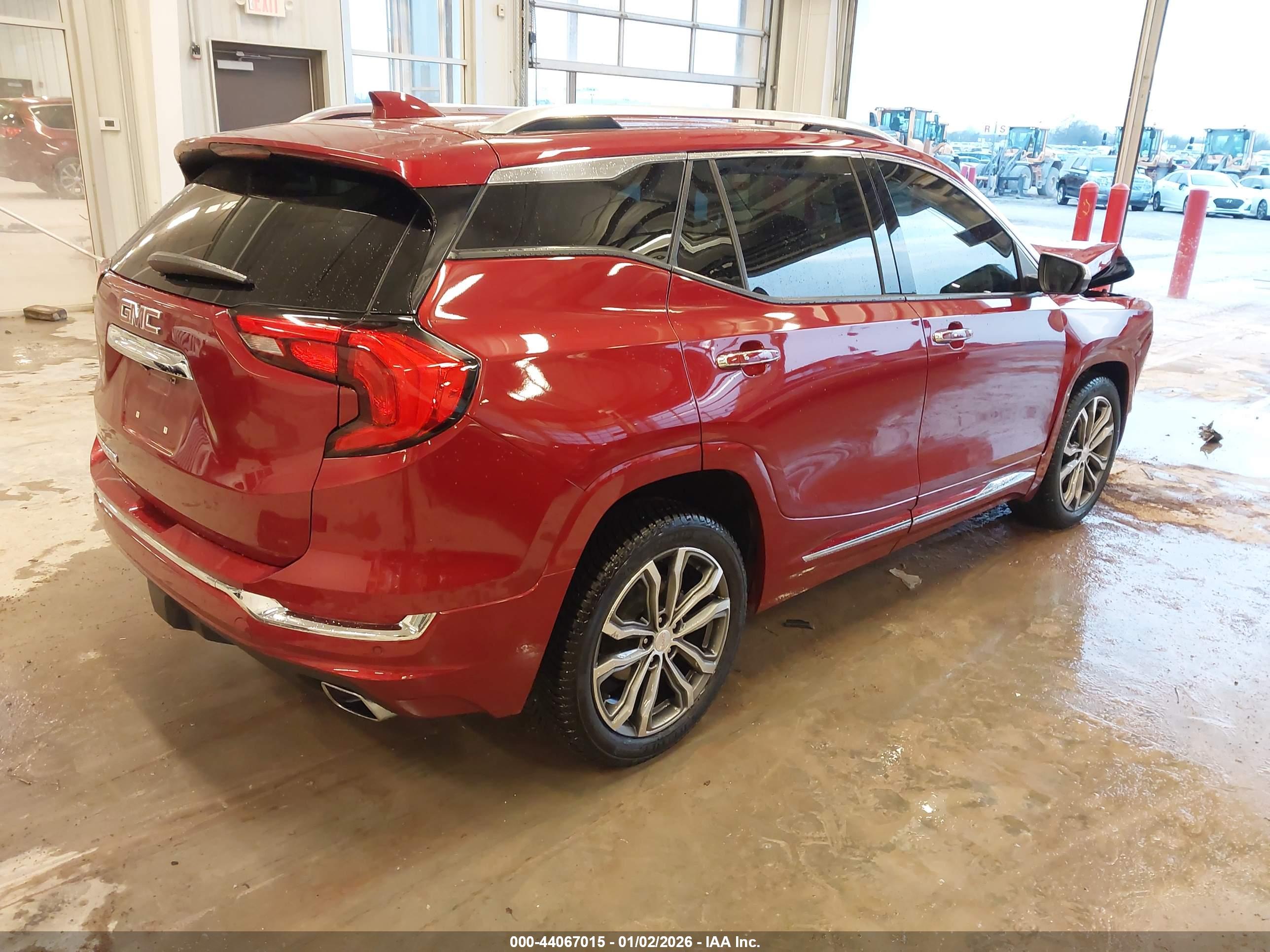 GMC TERRAIN image 4