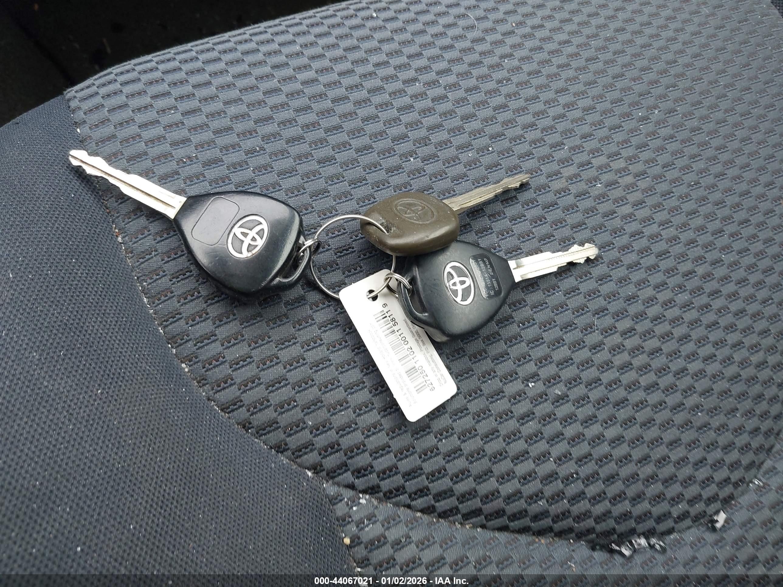 TOYOTA RAV4 image 11