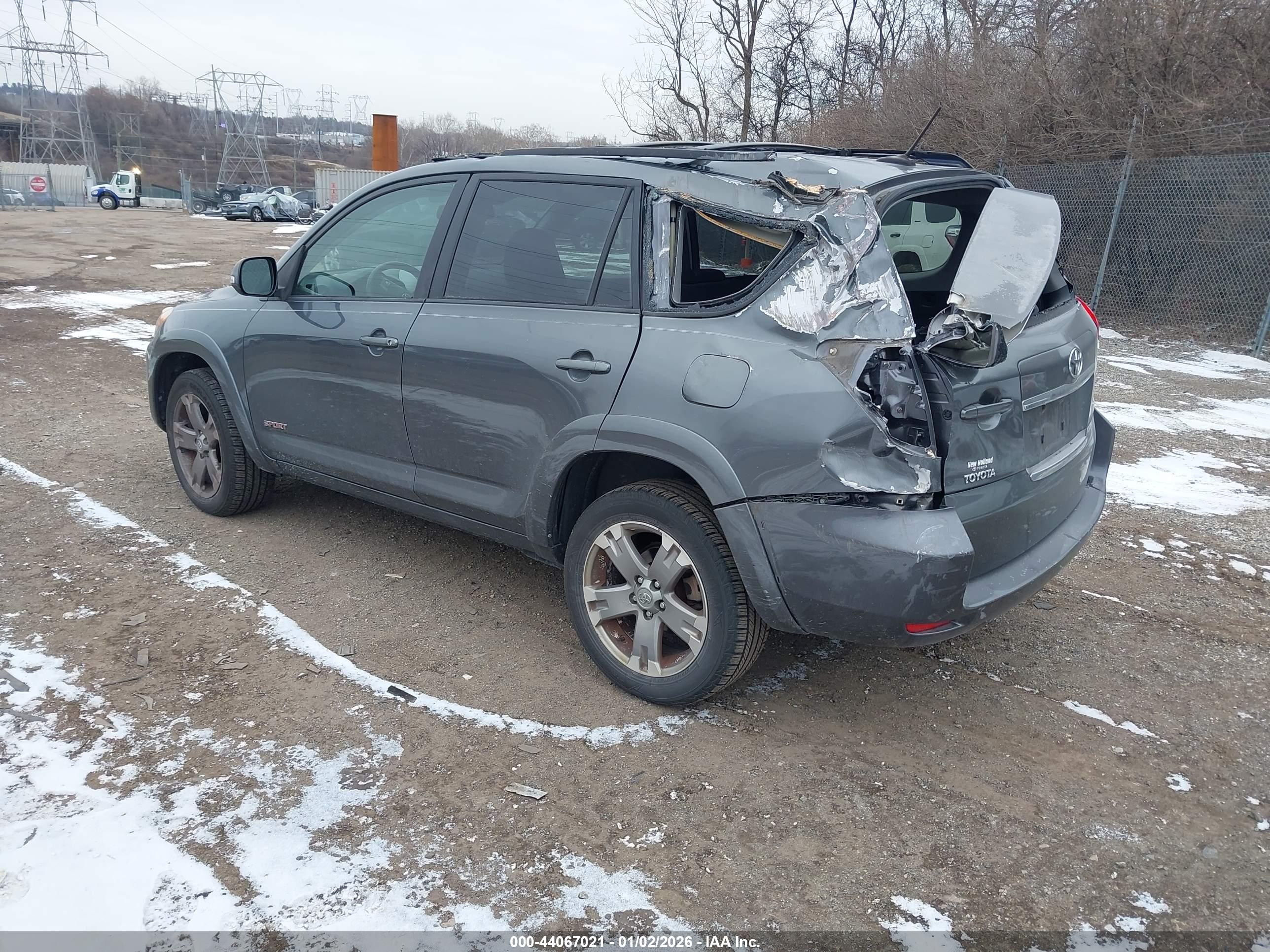 TOYOTA RAV4 image 3