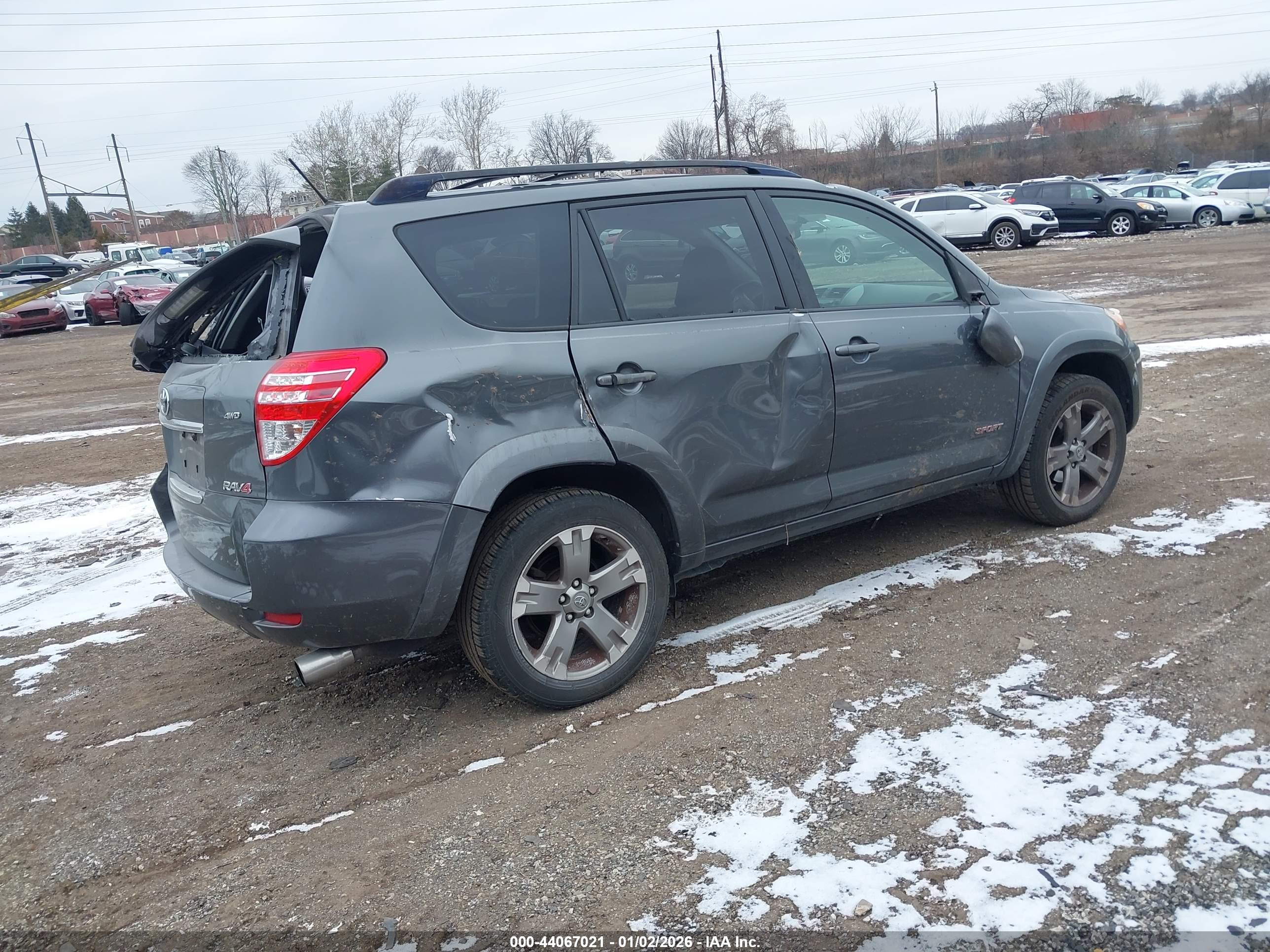 TOYOTA RAV4 image 4