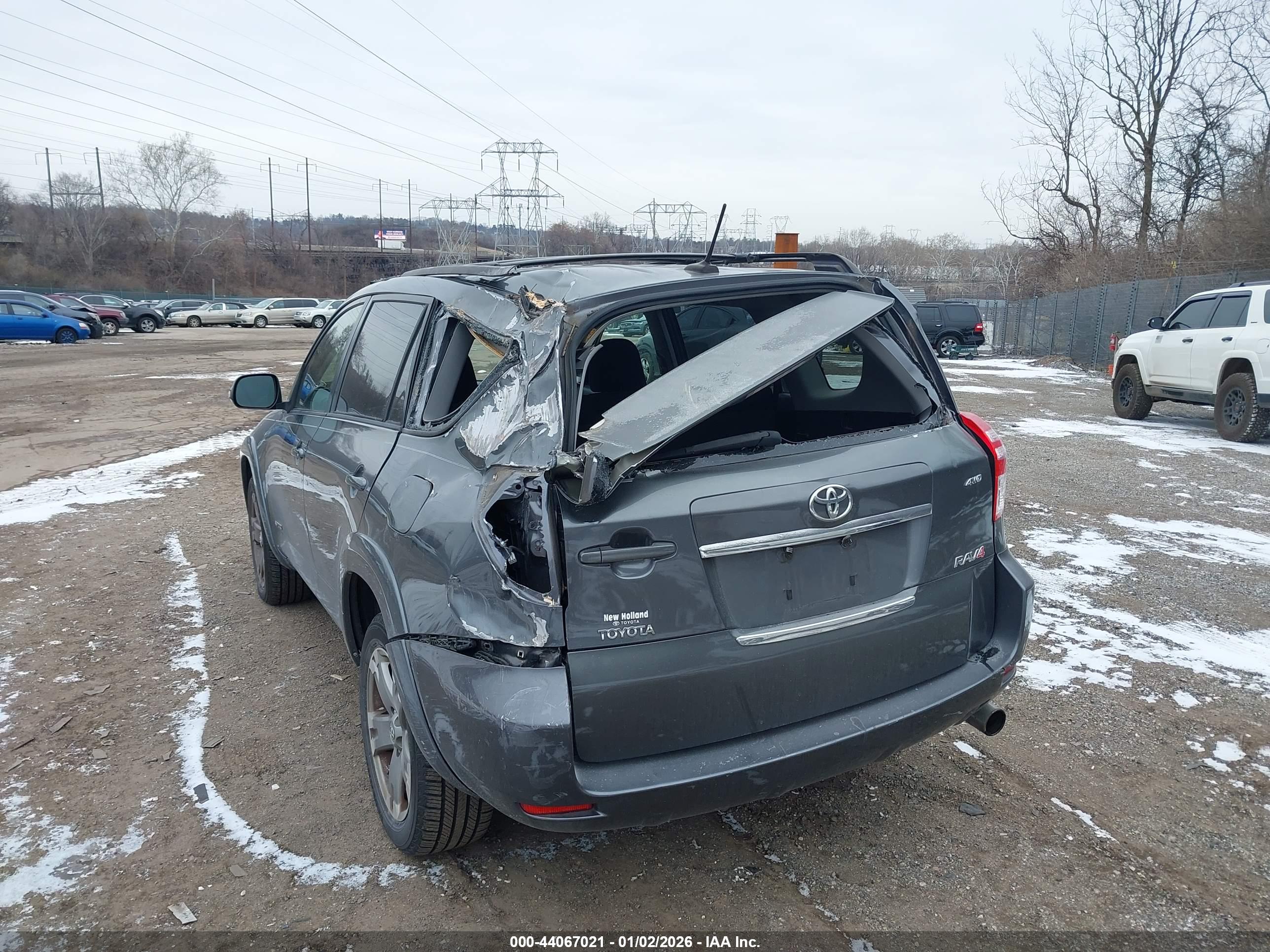 TOYOTA RAV4 image 6