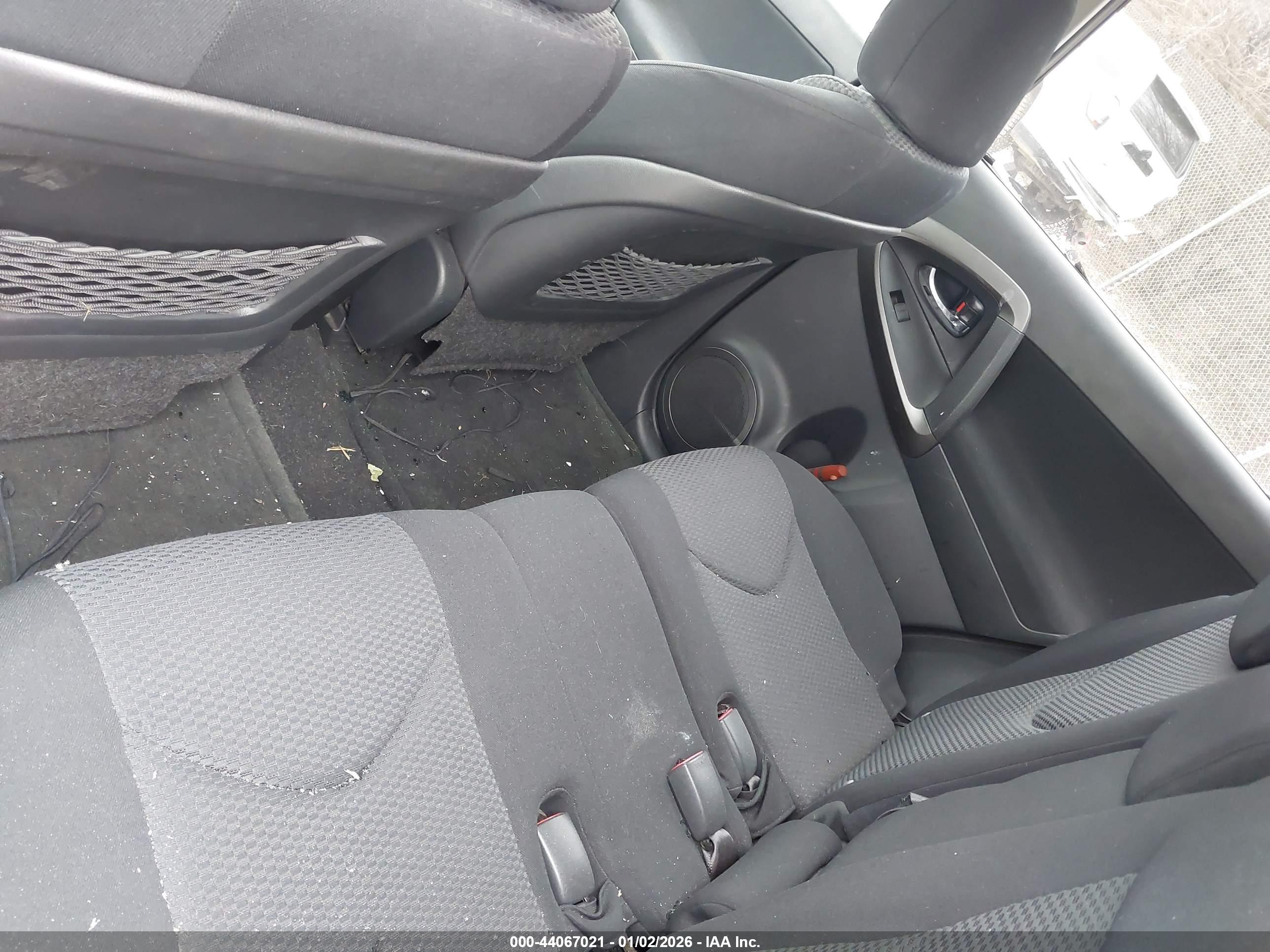 TOYOTA RAV4 image 8