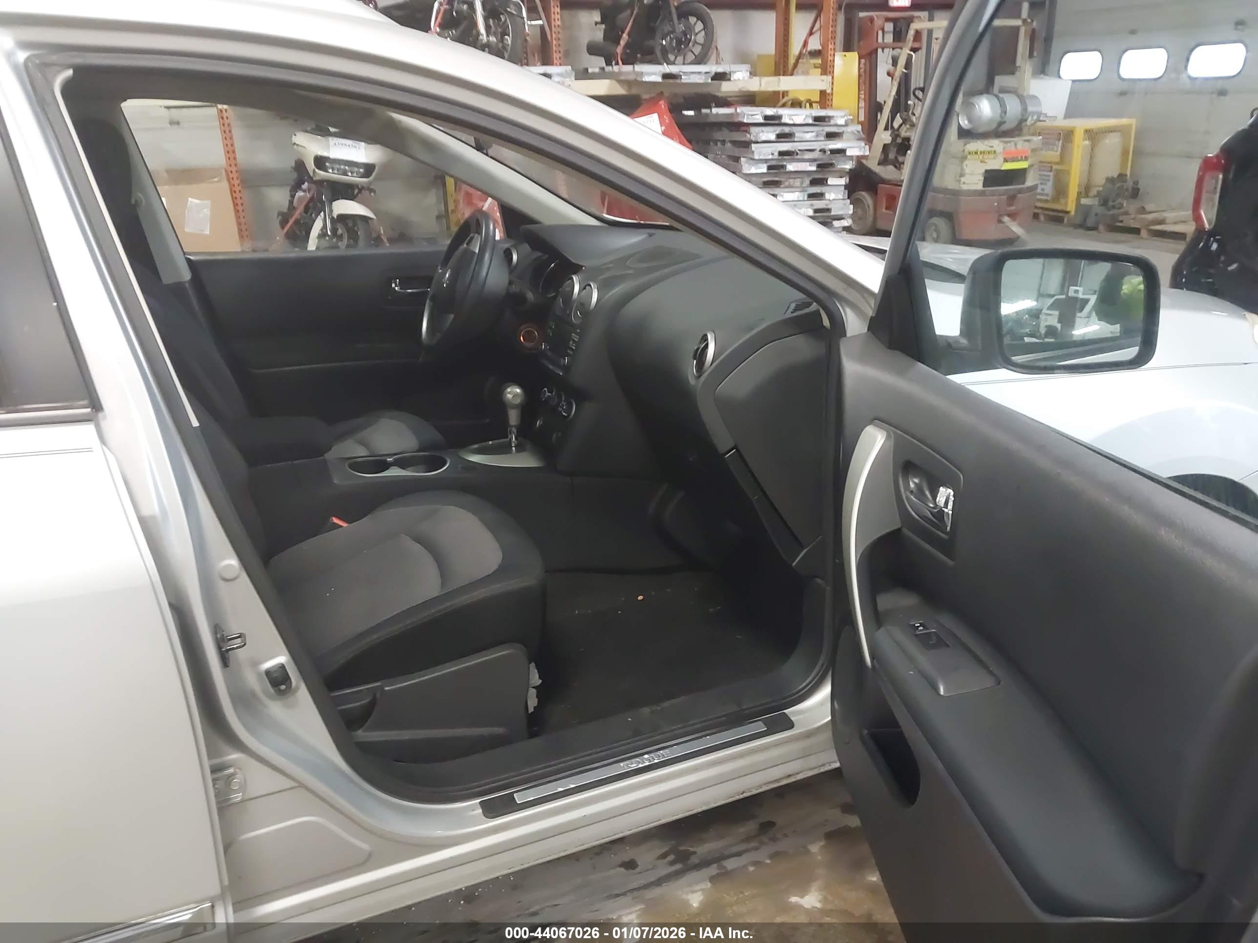 NISSAN ROGUE image 5
