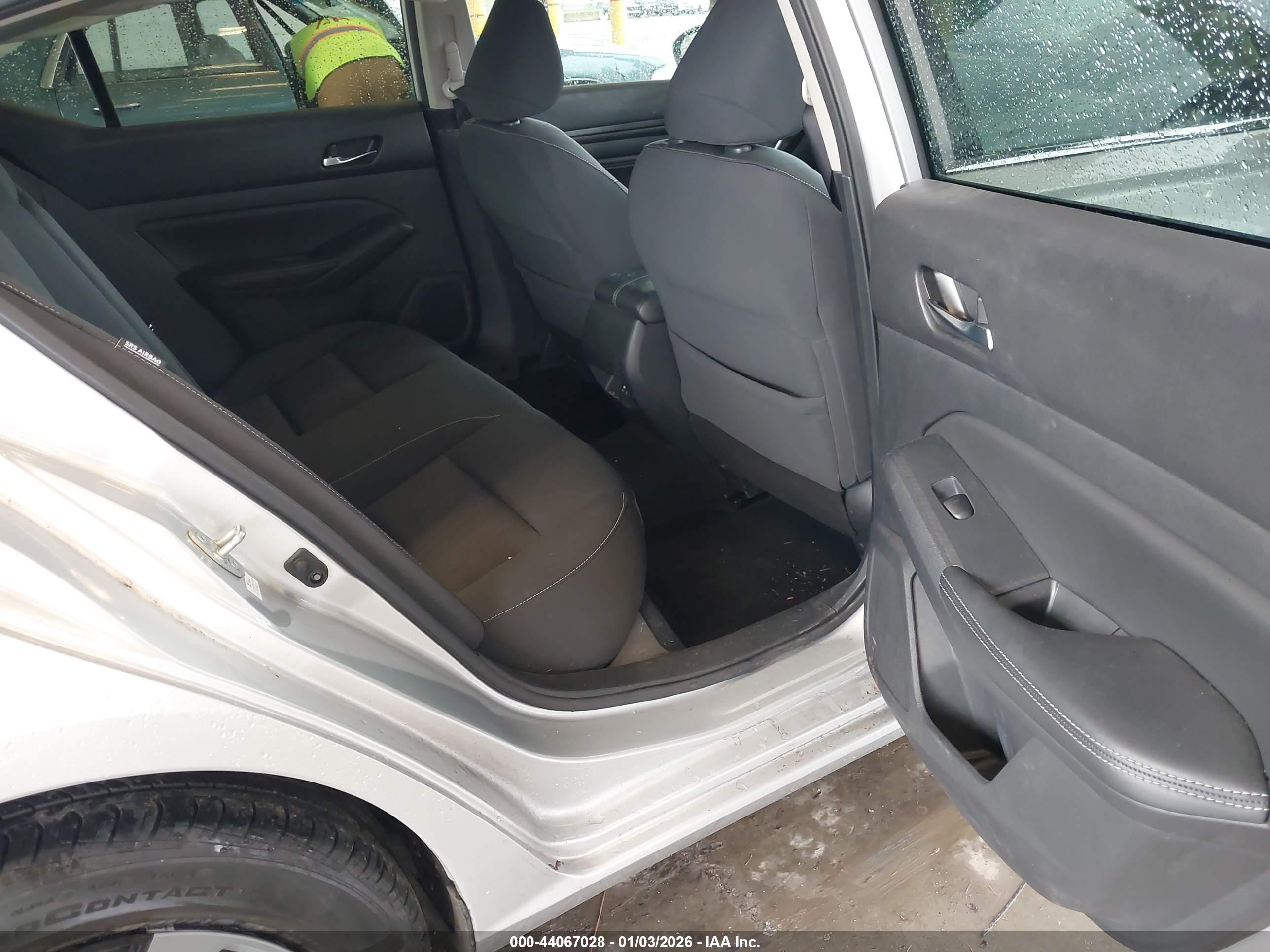 NISSAN ALTIMA image 8